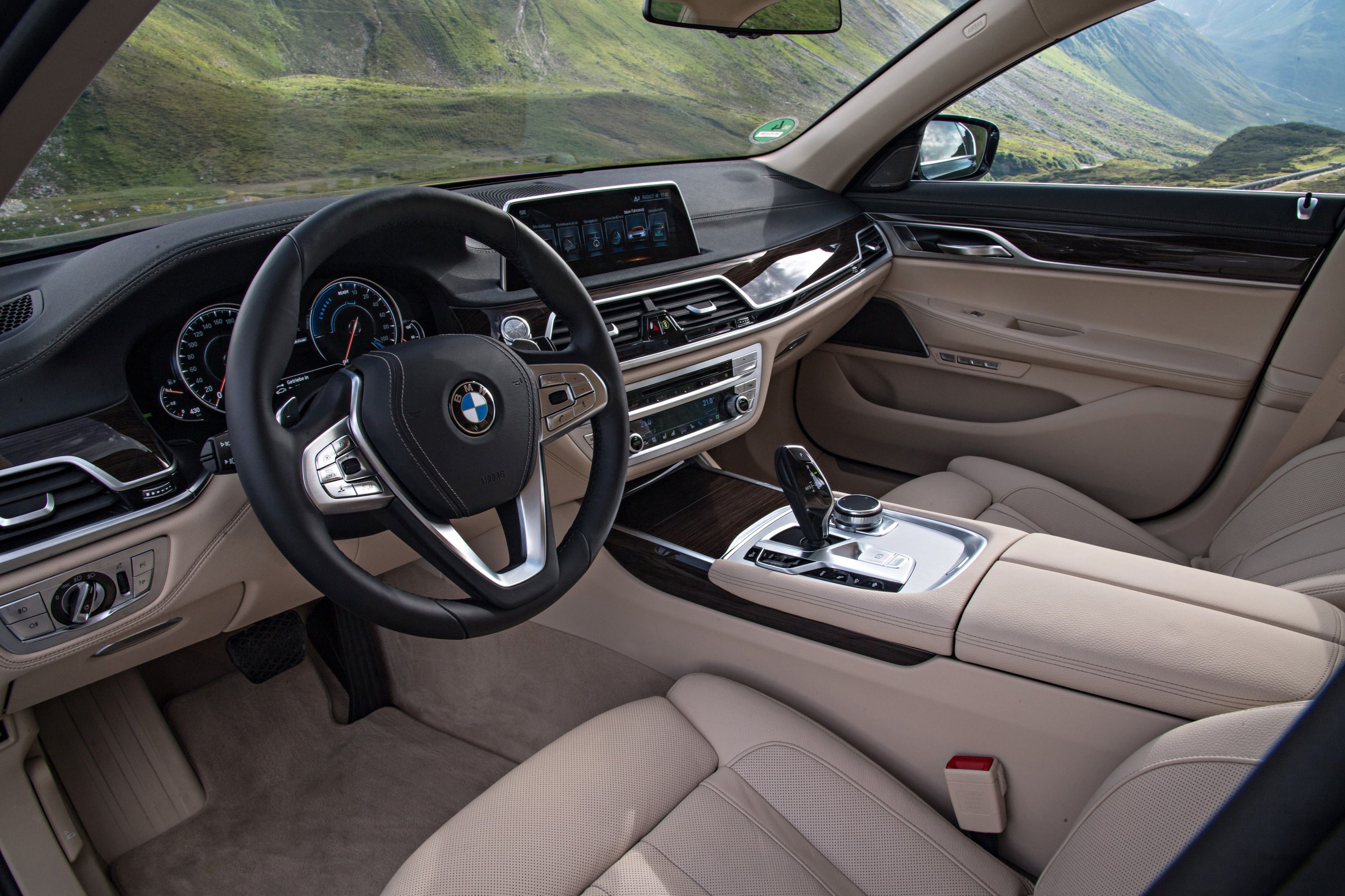 2017 BMW 740e iPerformance