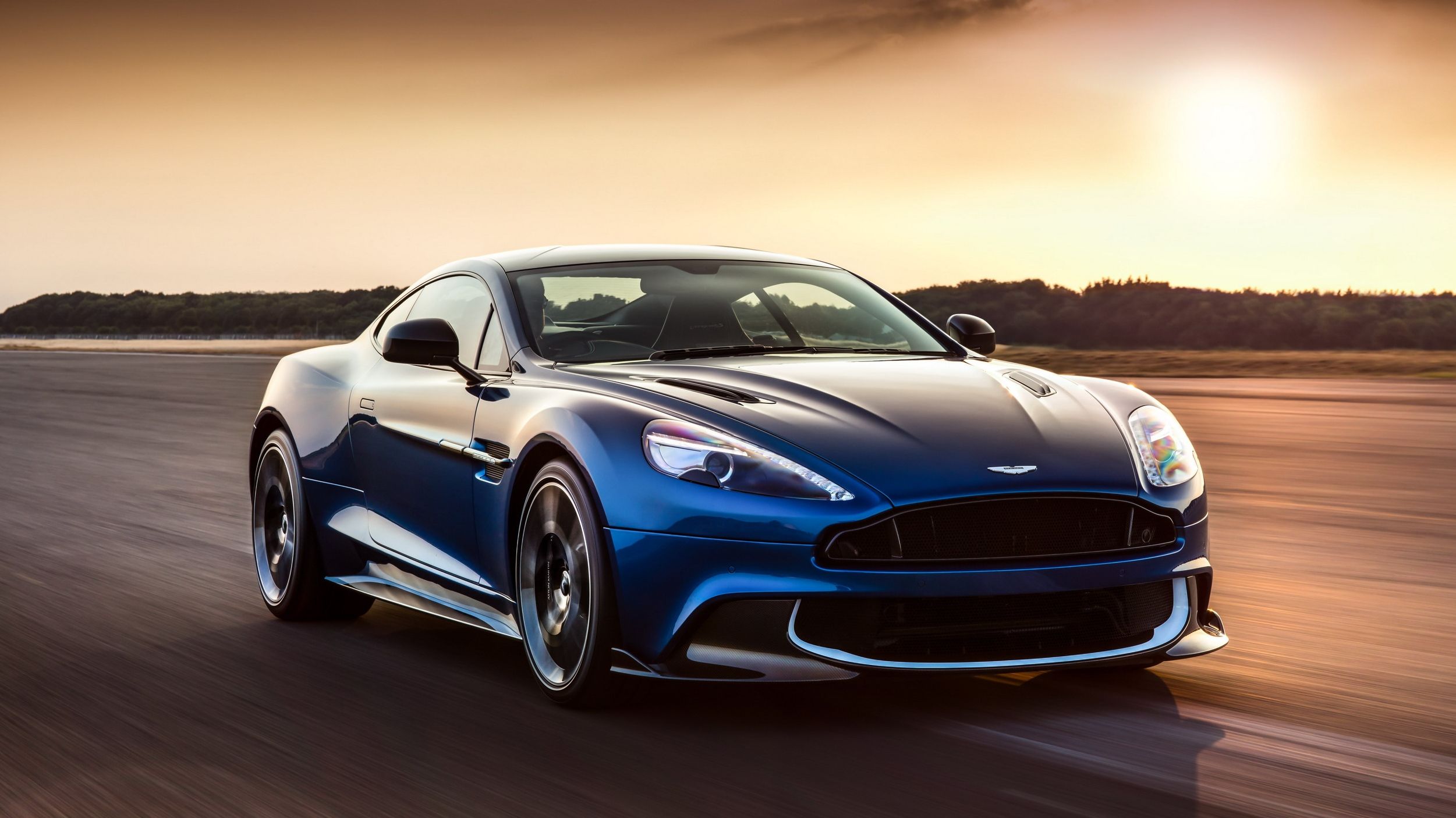 2016 Aston Martin Vanquish S Brings Updated V-12 Engine and Carbon-Fiber to Los Angeles