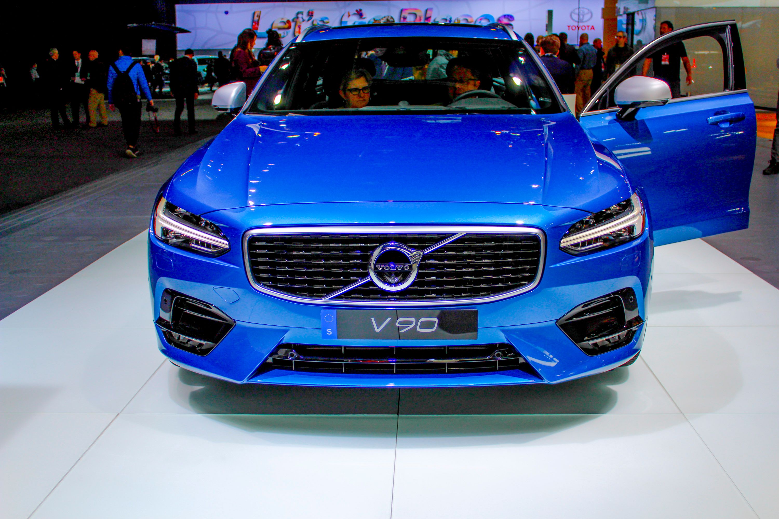 2017 Volvo V90 R-Design