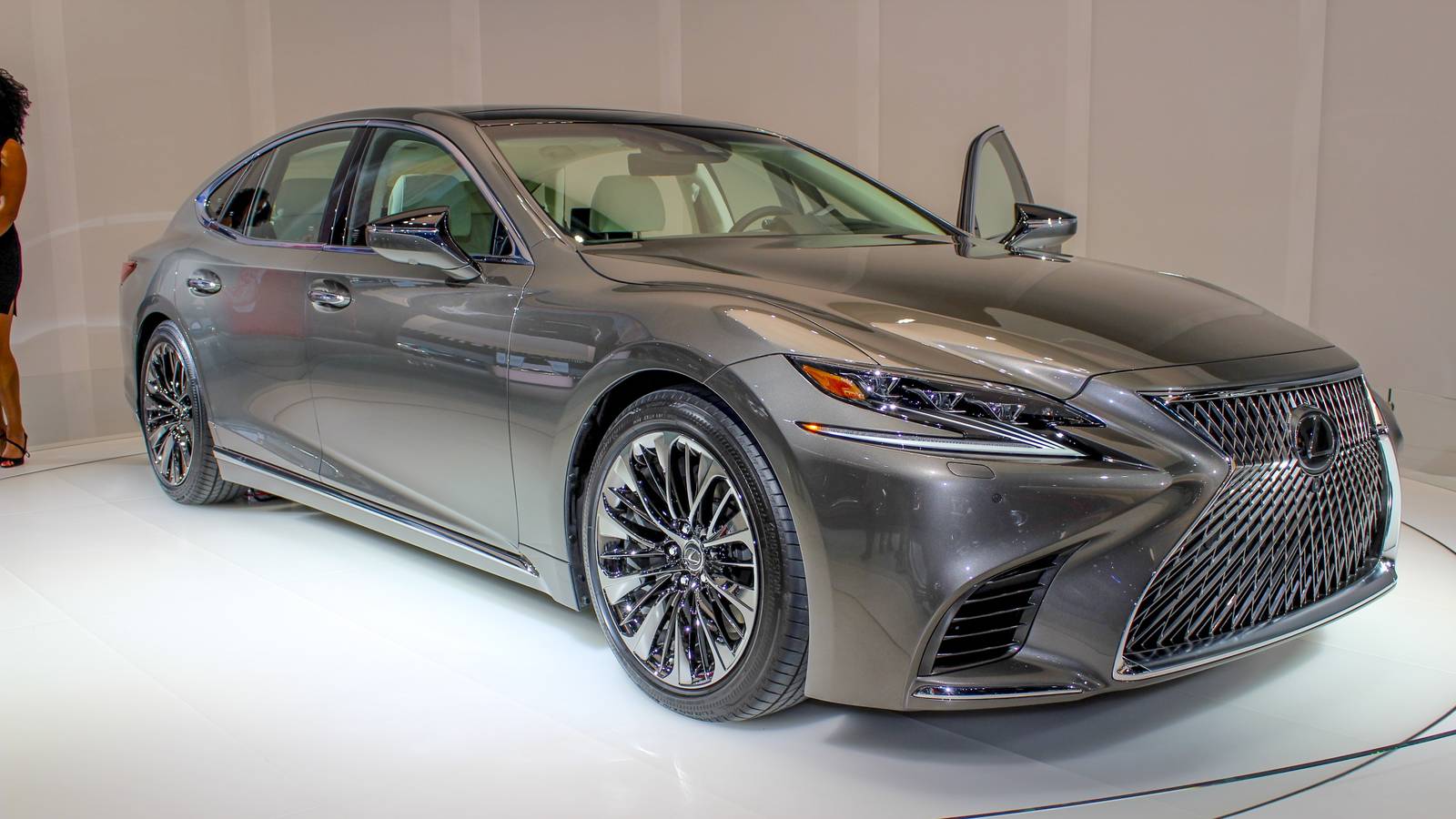 Five Cool Design Features That Lexus Introduced with the New LS