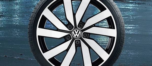 2017 Volkswagen Golf R-Line Package