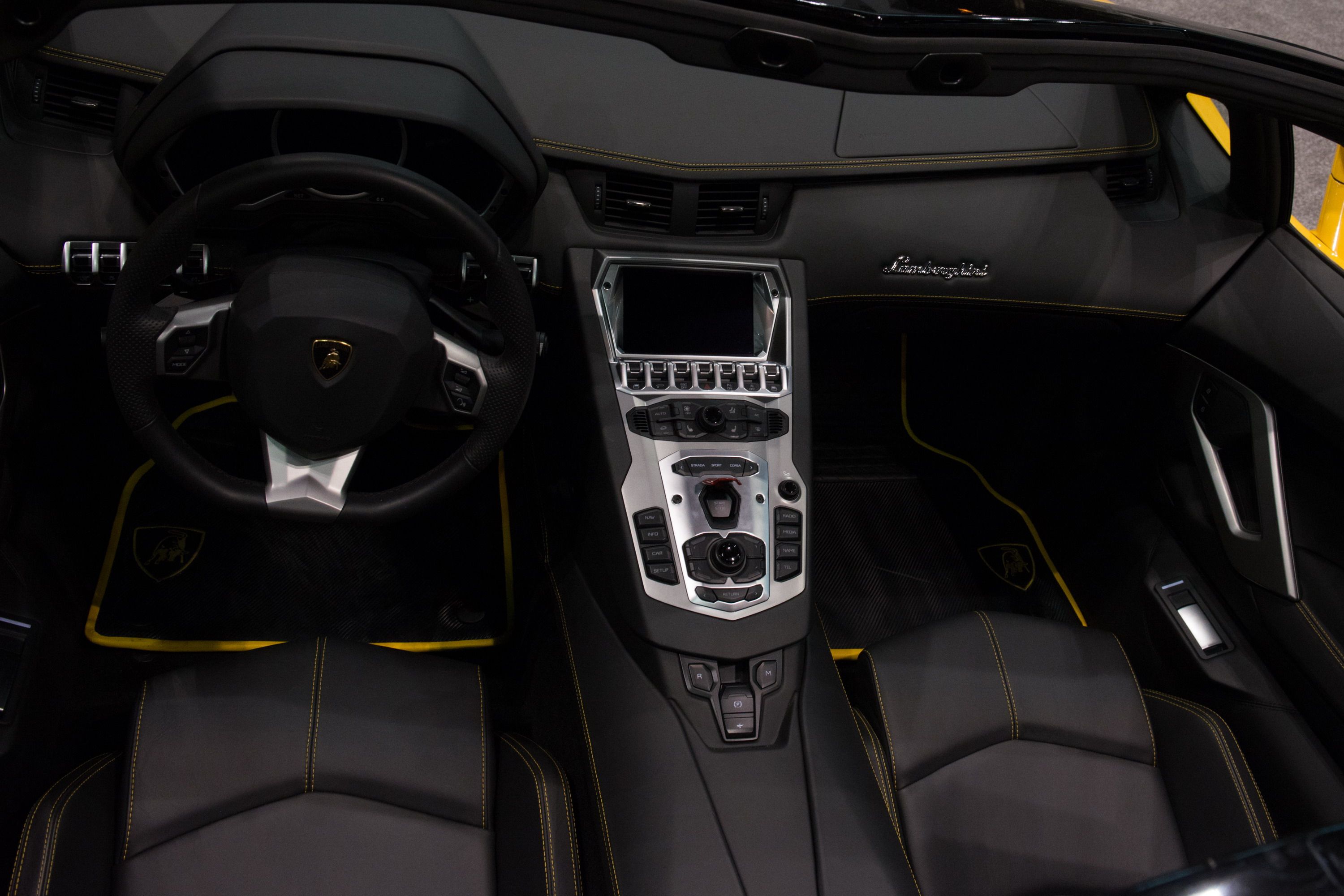 2013 Lamborghini Aventador LP700-4 Roadster