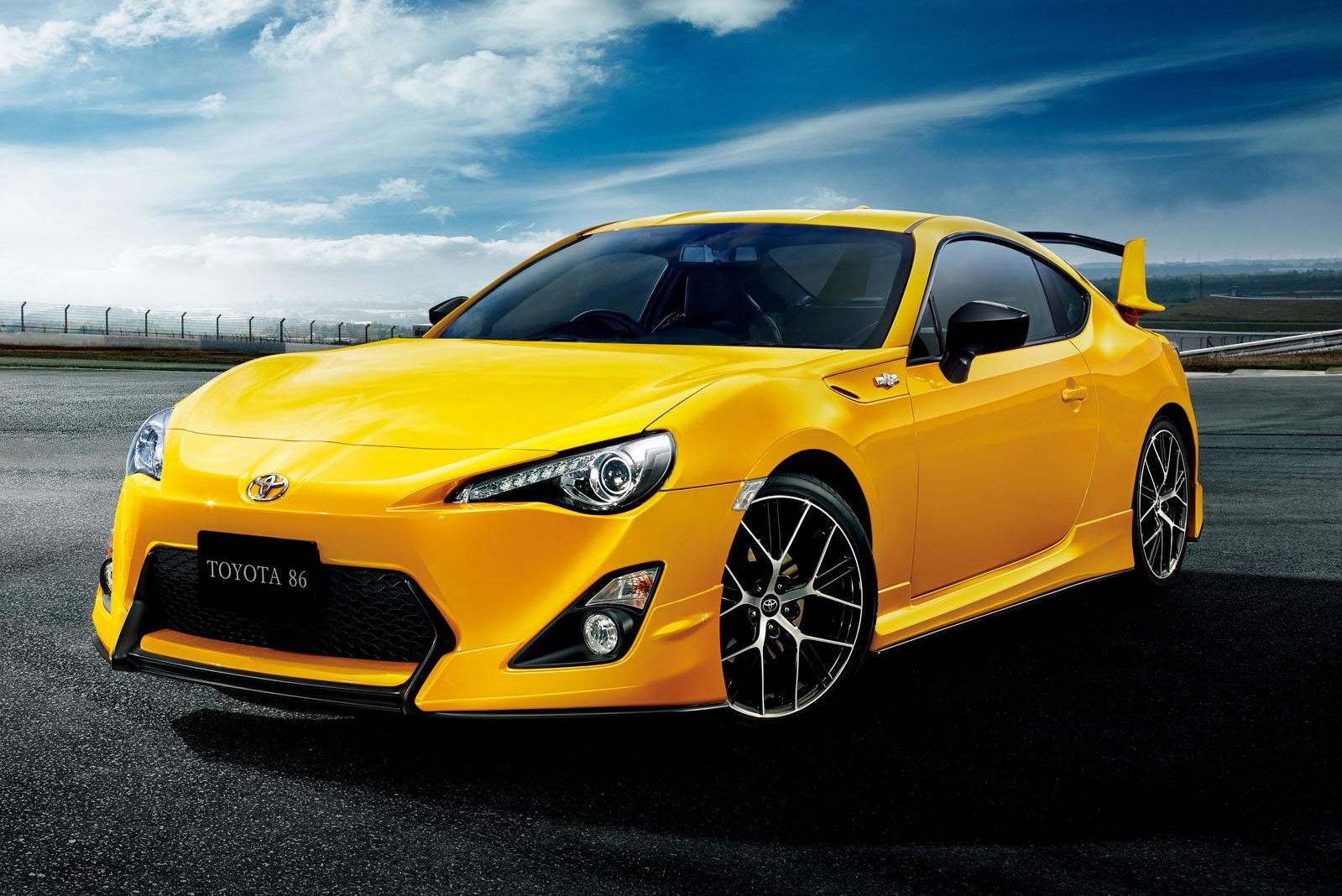 2015 Toyota 86 Yellow Limited