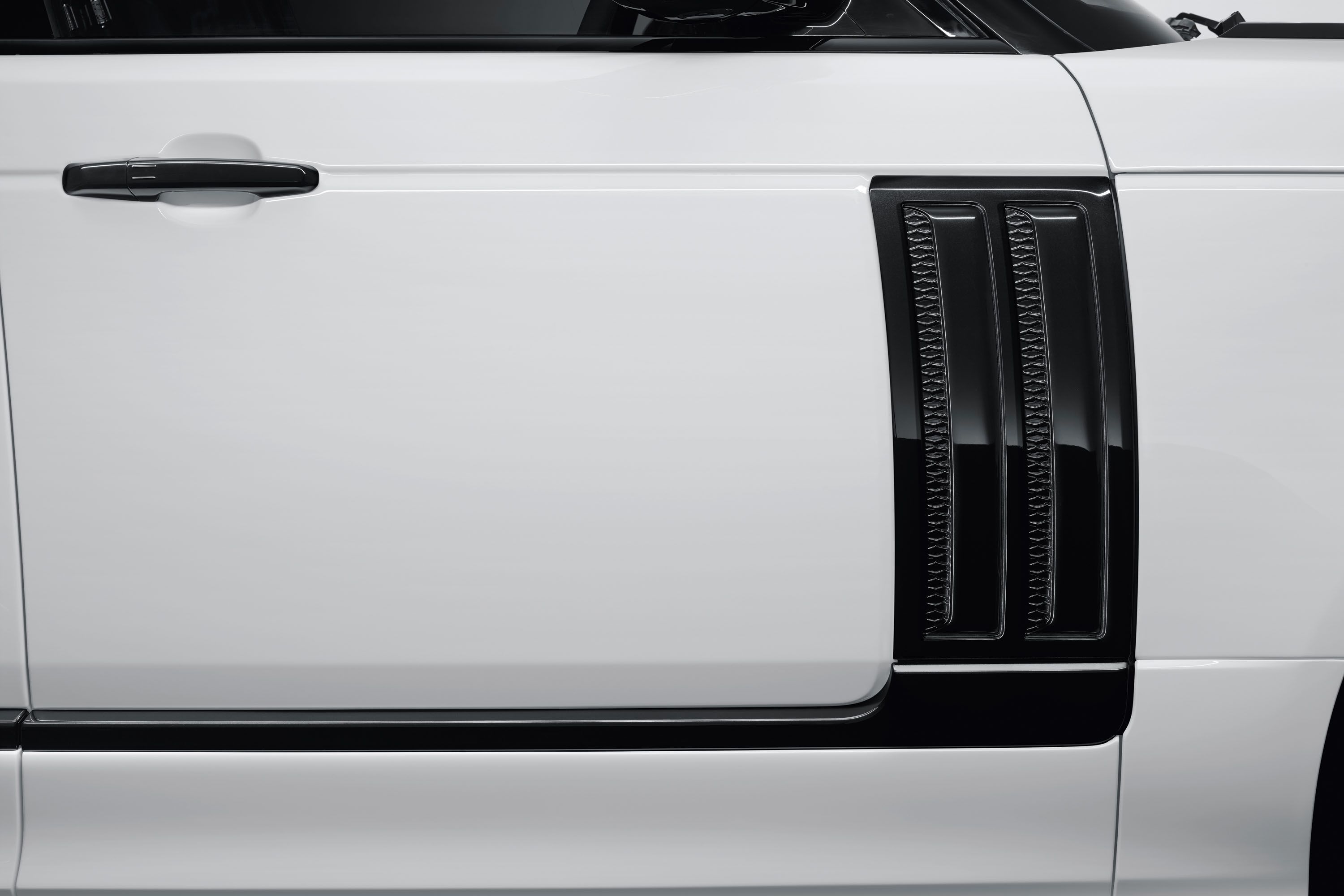 2017 Land Rover Range Rover SVO Design Pack