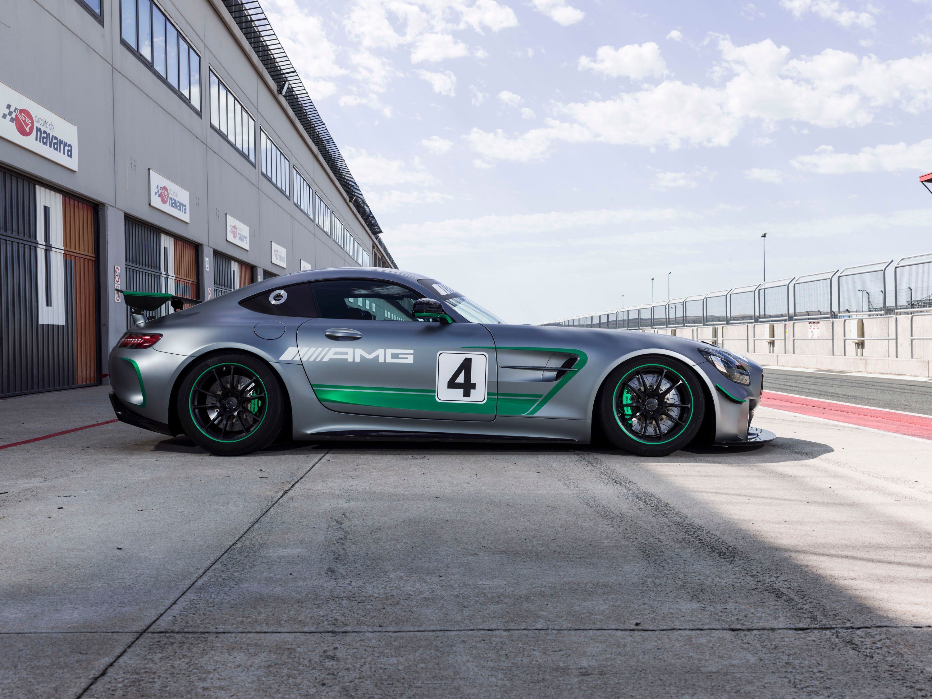 2017 Mercedes-AMG GT4