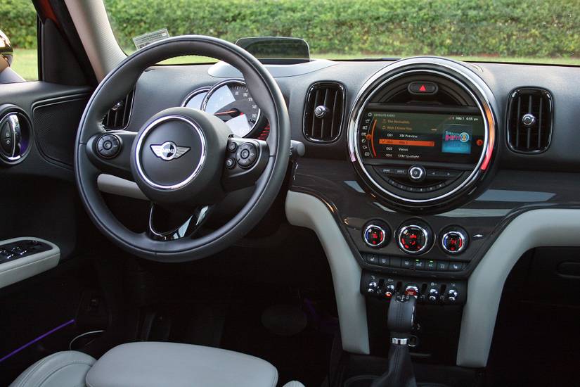See How The 2017 Mini Cooper Countryman Drives