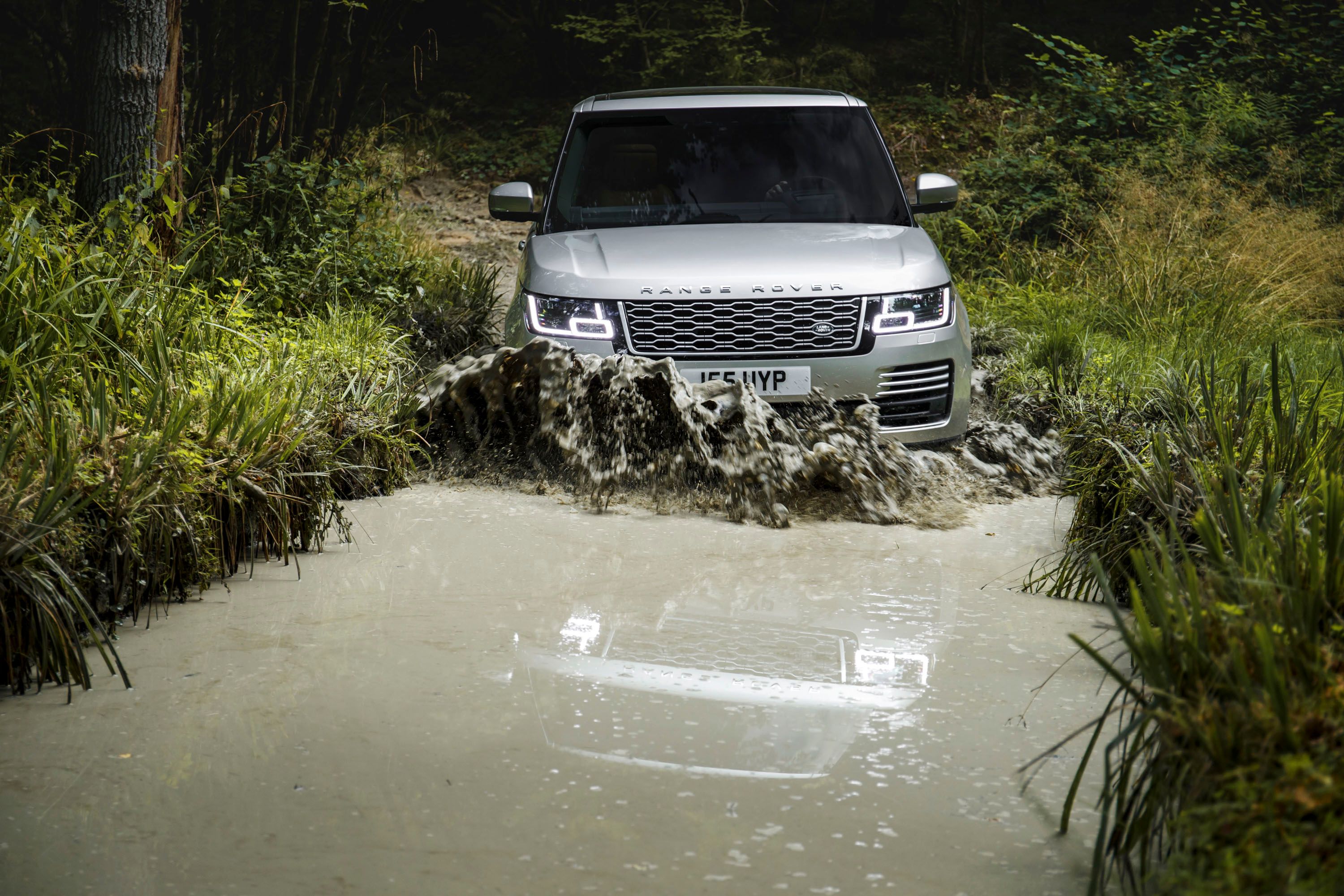 Land Rover Range Rover P400e Likes To Get Dirty...