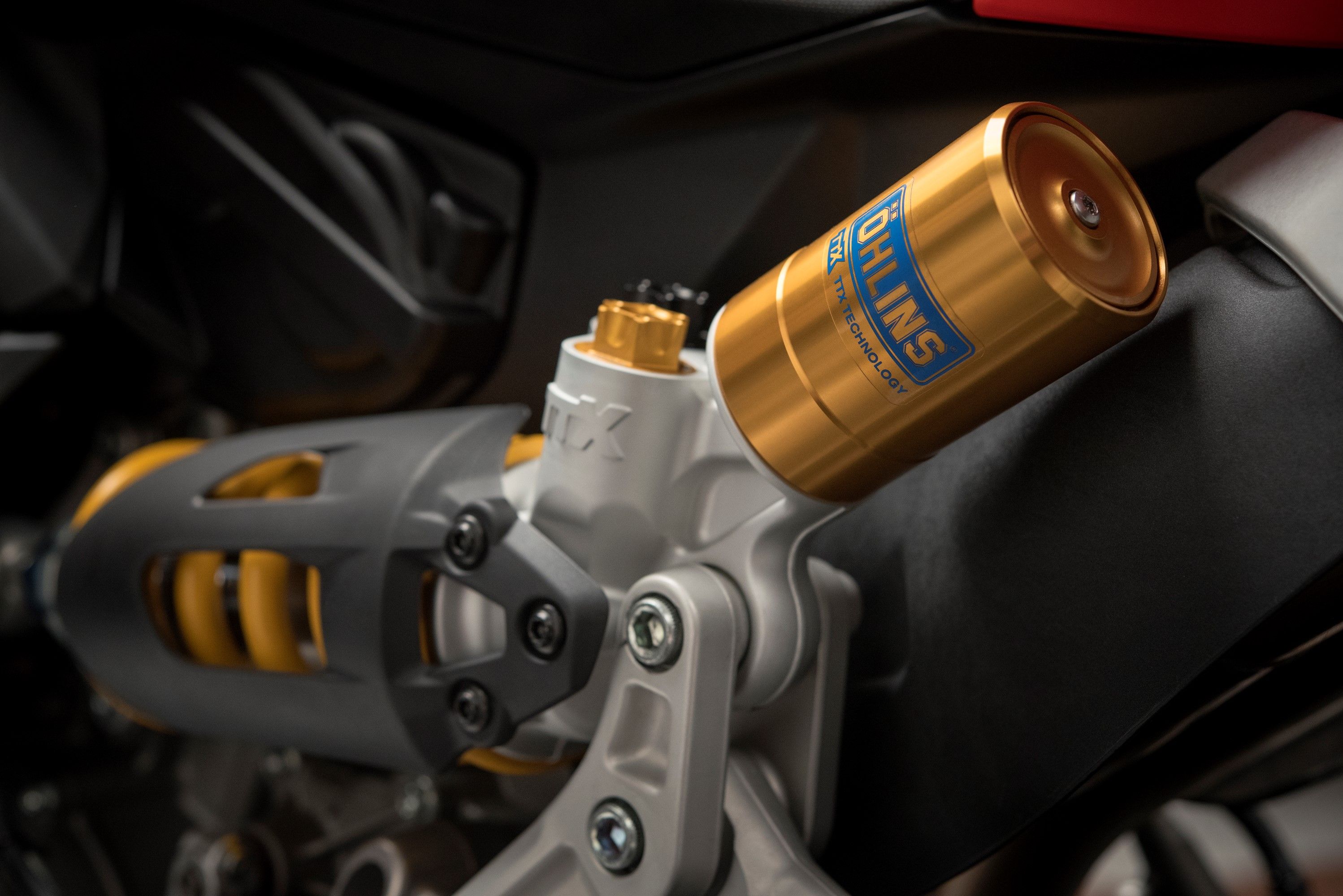  Ohlins TTX36 shock-absorber at the rear is state-of-the-art
