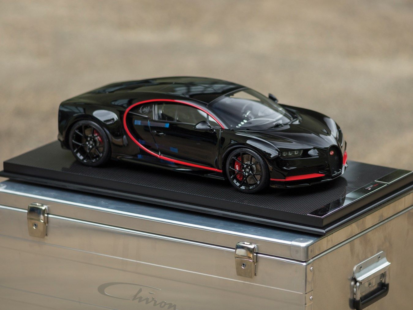 1:8 scale matching die-cast model