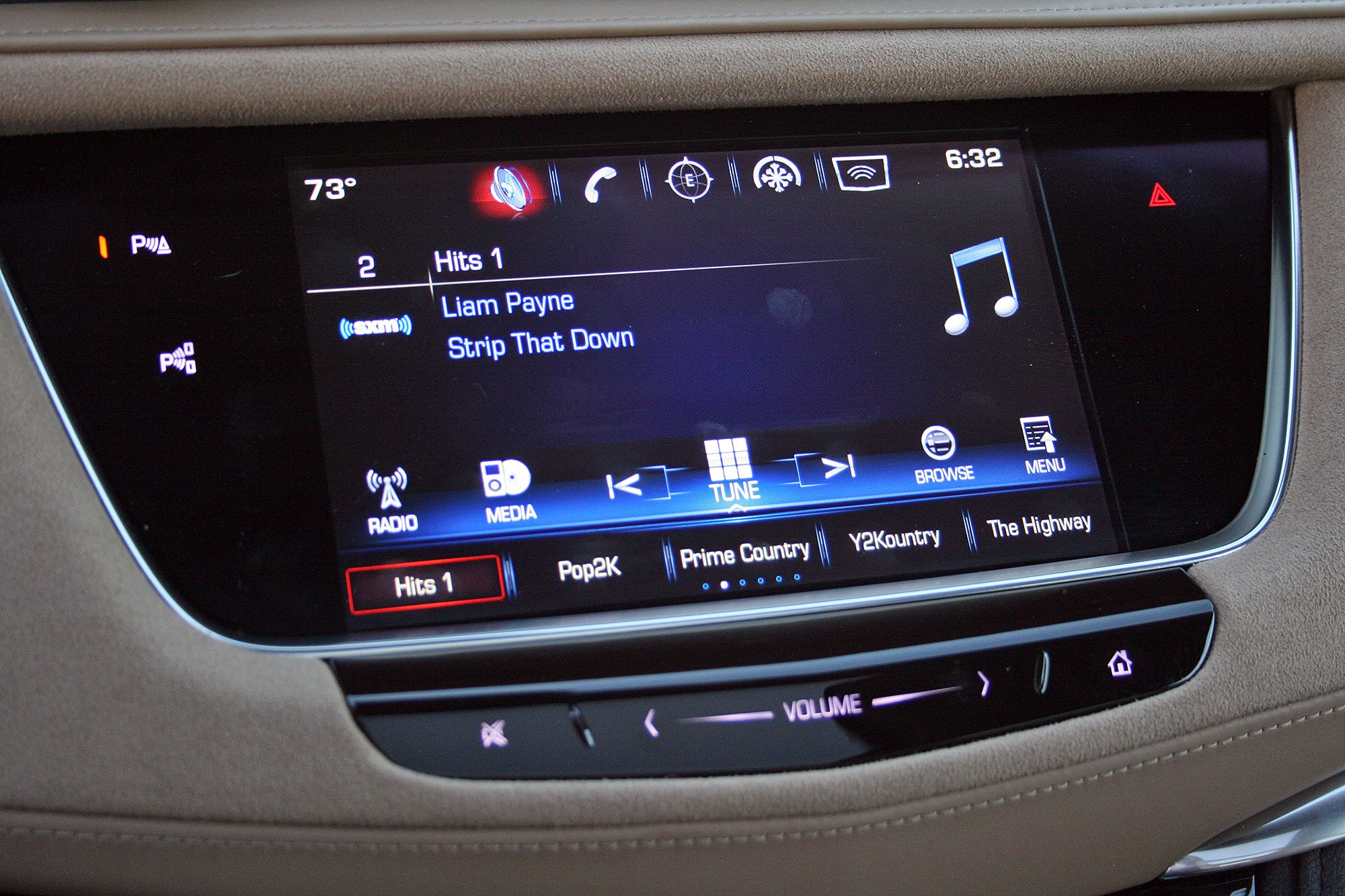 Apple CarPlay, Android Auto, 4G LTE Wi-Fi, Bluetooth