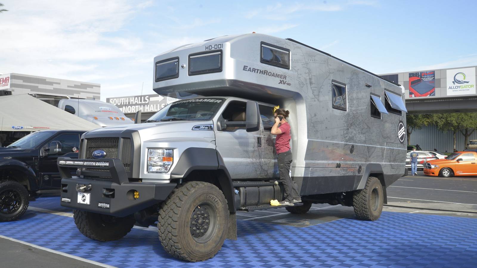 EarthRoamer’s New F-750 XV-HD Is A $1.5M Off-Roading RV