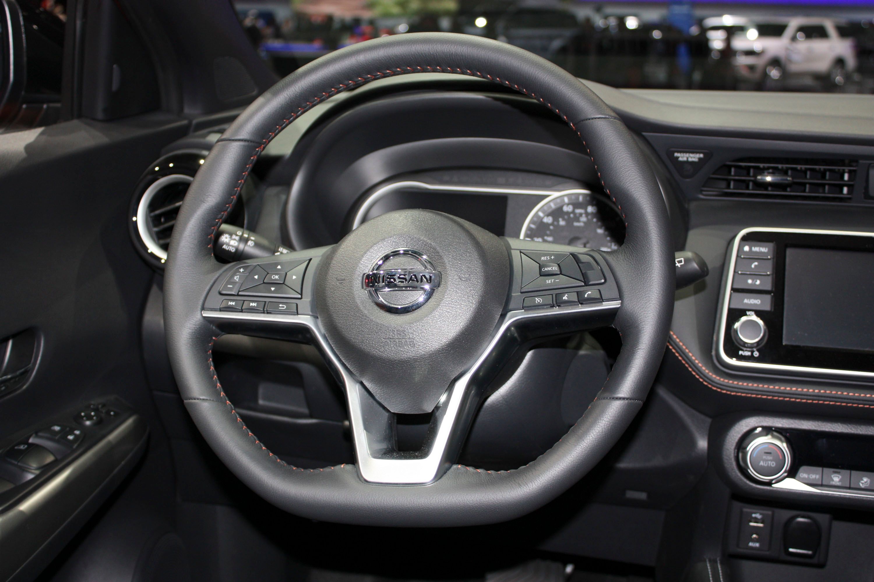 Flat-bottom steering wheel