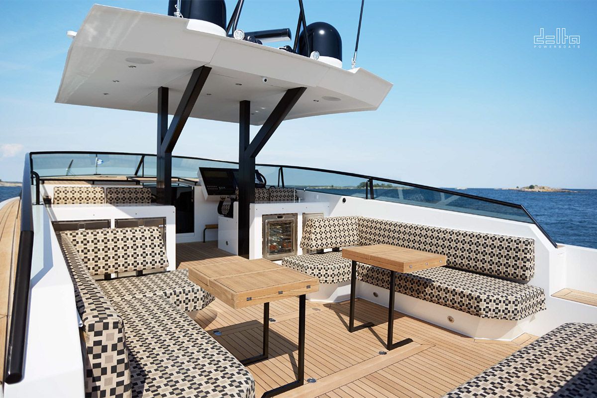 The open deck design is perfect for entering larger groups of guests.
