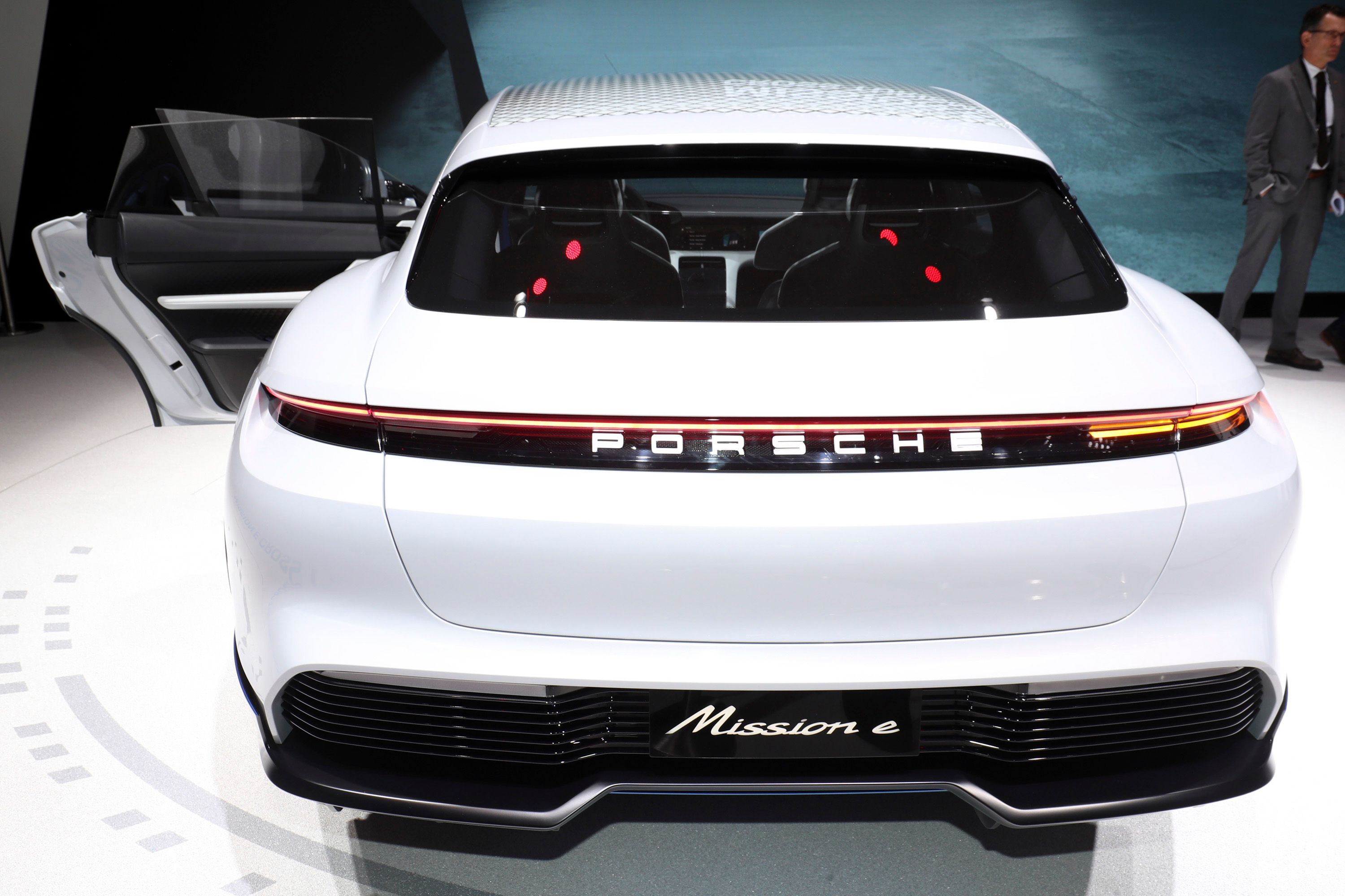 2018 Porsche Mission E Cross Turismo Concept