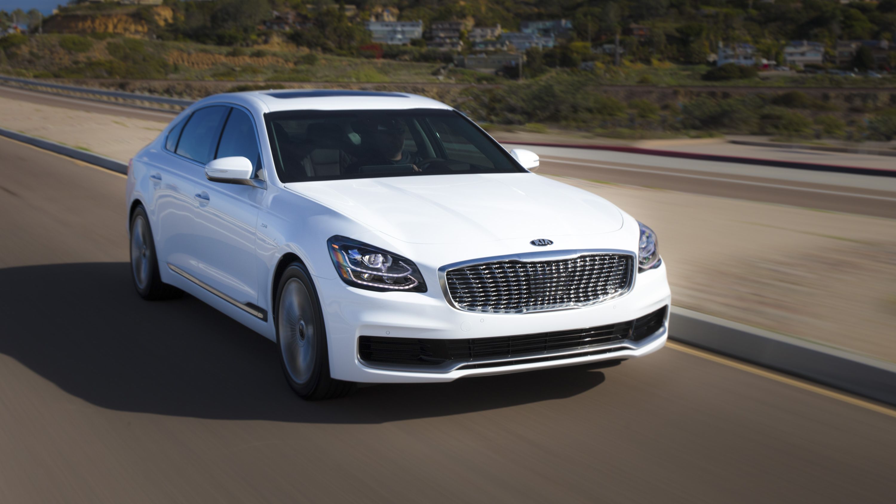 2016 - 2018 The new Kia K900 is here to make you forget about the Mercedes S-Class and BMW 7 Series