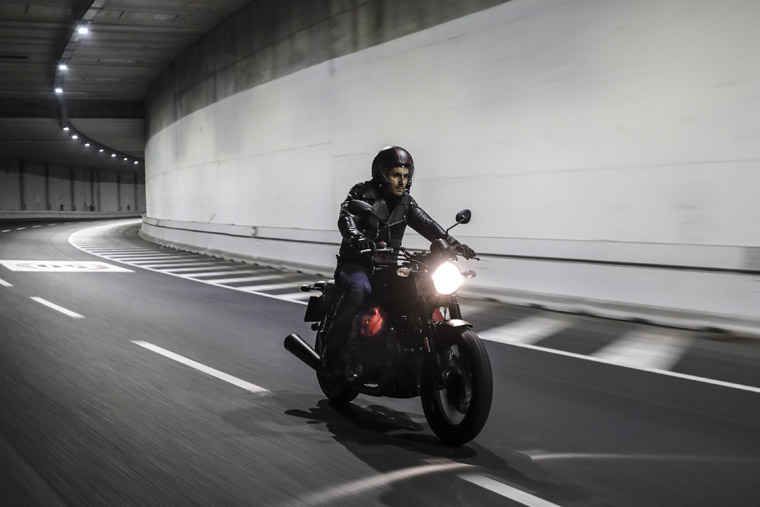 2018 Moto Guzzi V7 III Carbon Dark 