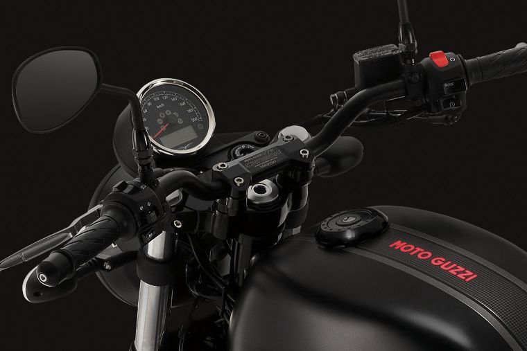 2018 Moto Guzzi V7 III Carbon Dark 