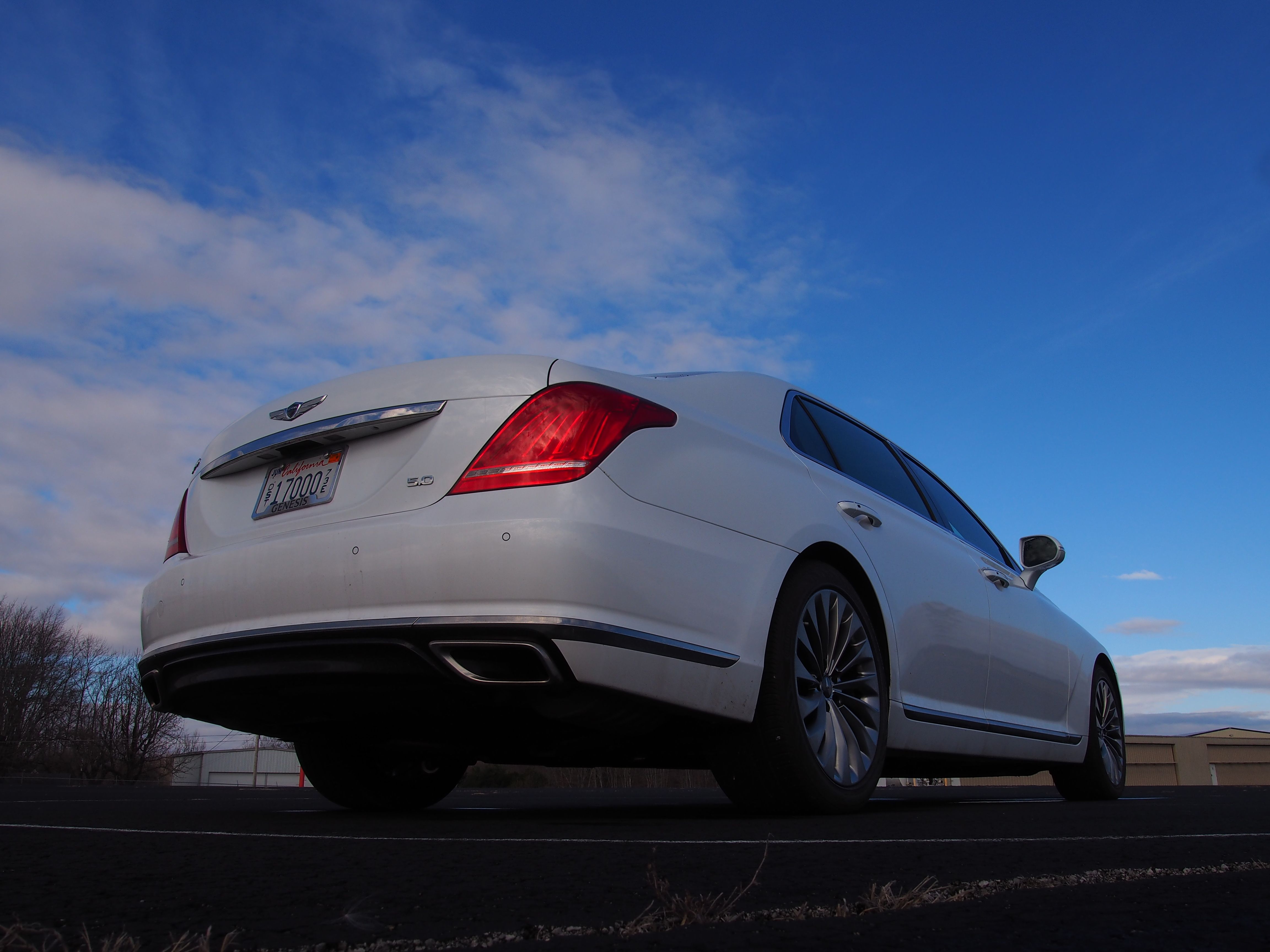 2018 Genesis G90 5.0 Ultimate - Driven