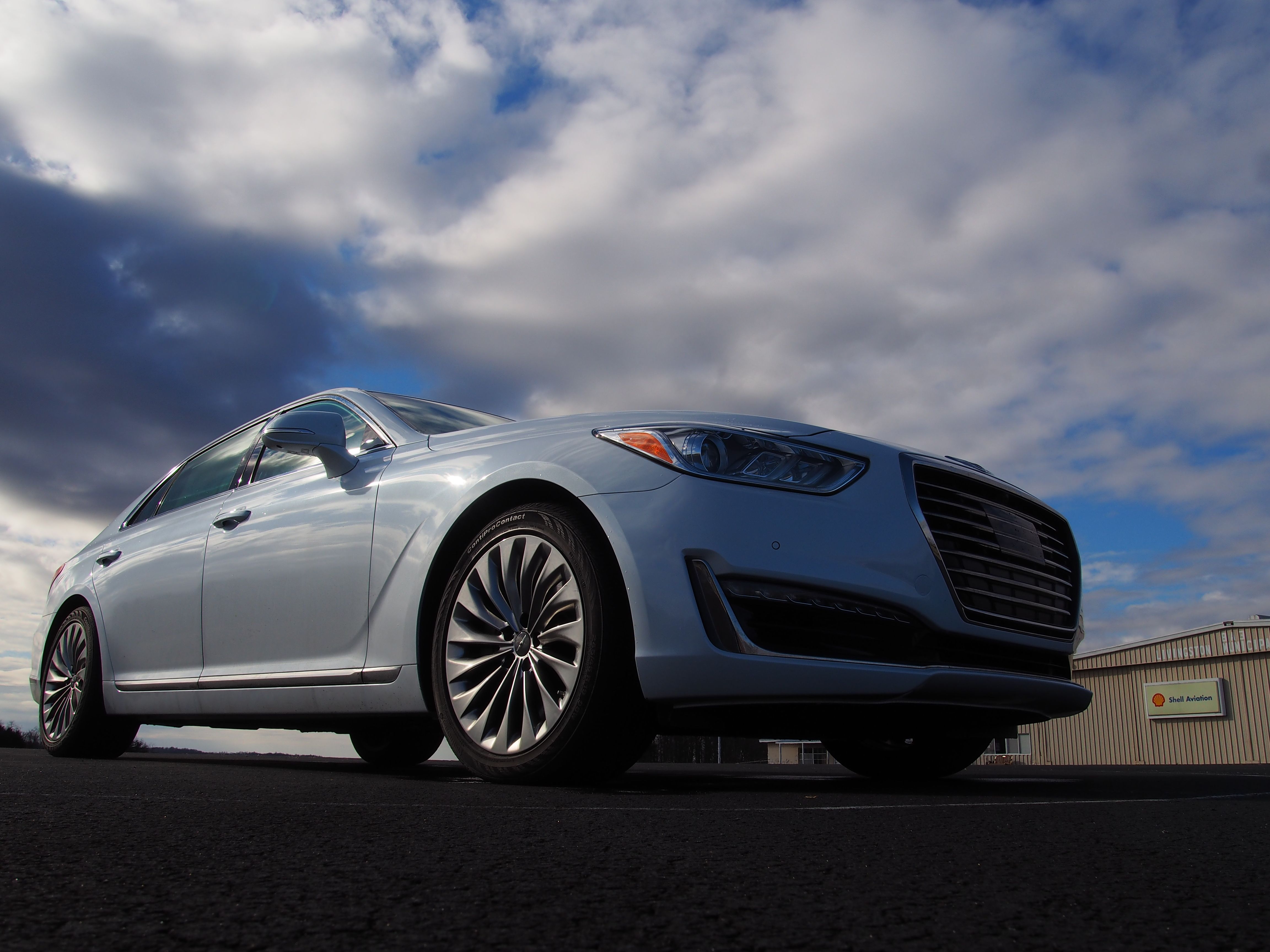 2018 Genesis G90 5.0 Ultimate - Driven