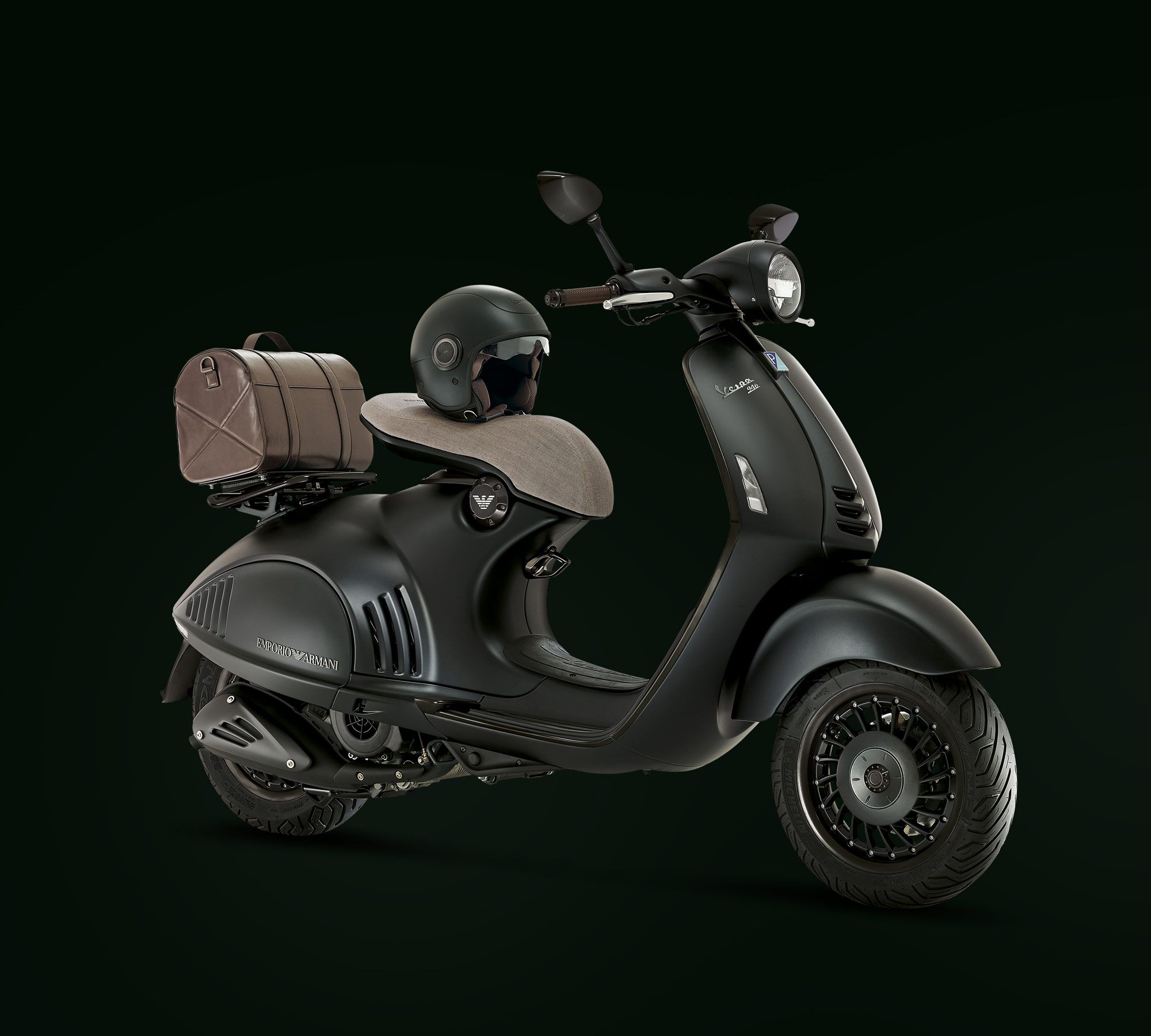 2017 Vespa 946 Emporio Armani Edition