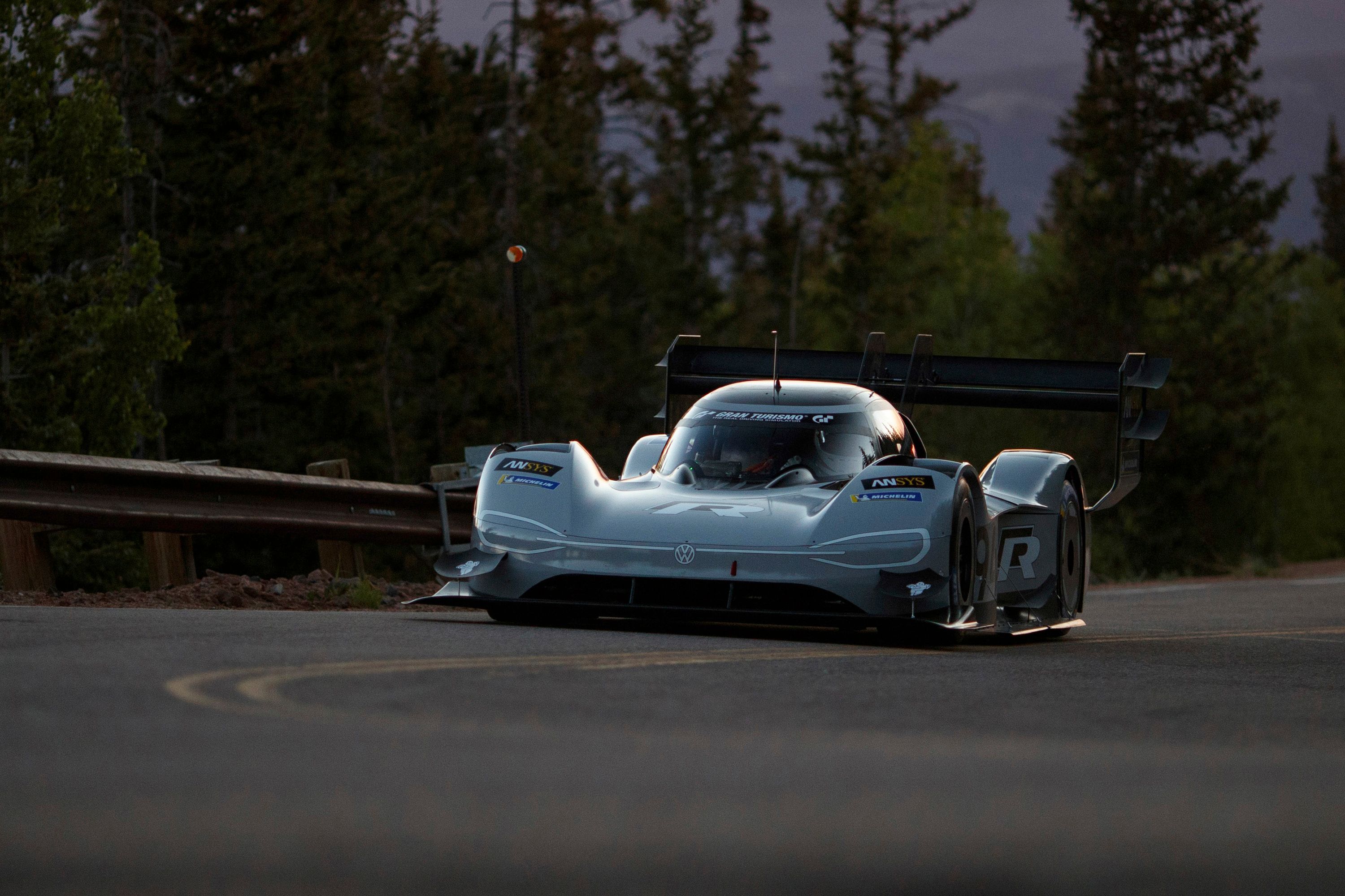 Машина пик. 2018 Volkswagen i.d. r Pikes Peak. Volkswagen i.d. r Pikes Peak. Фольксваген Пайк пик.