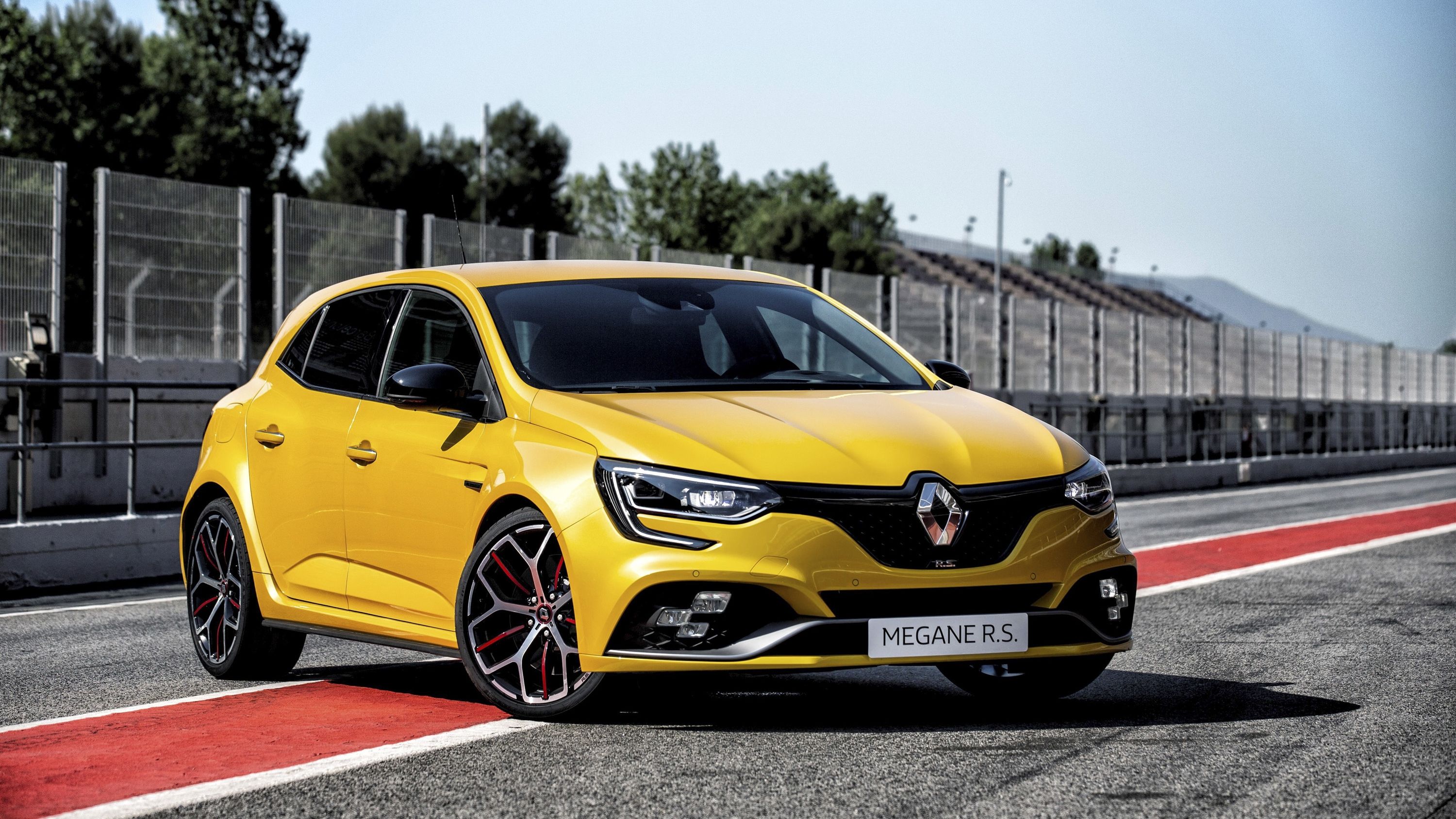 2017 - 2018 All Changes Contrived by Renault Sport To Brew The Hardcore Megane RS Trophy