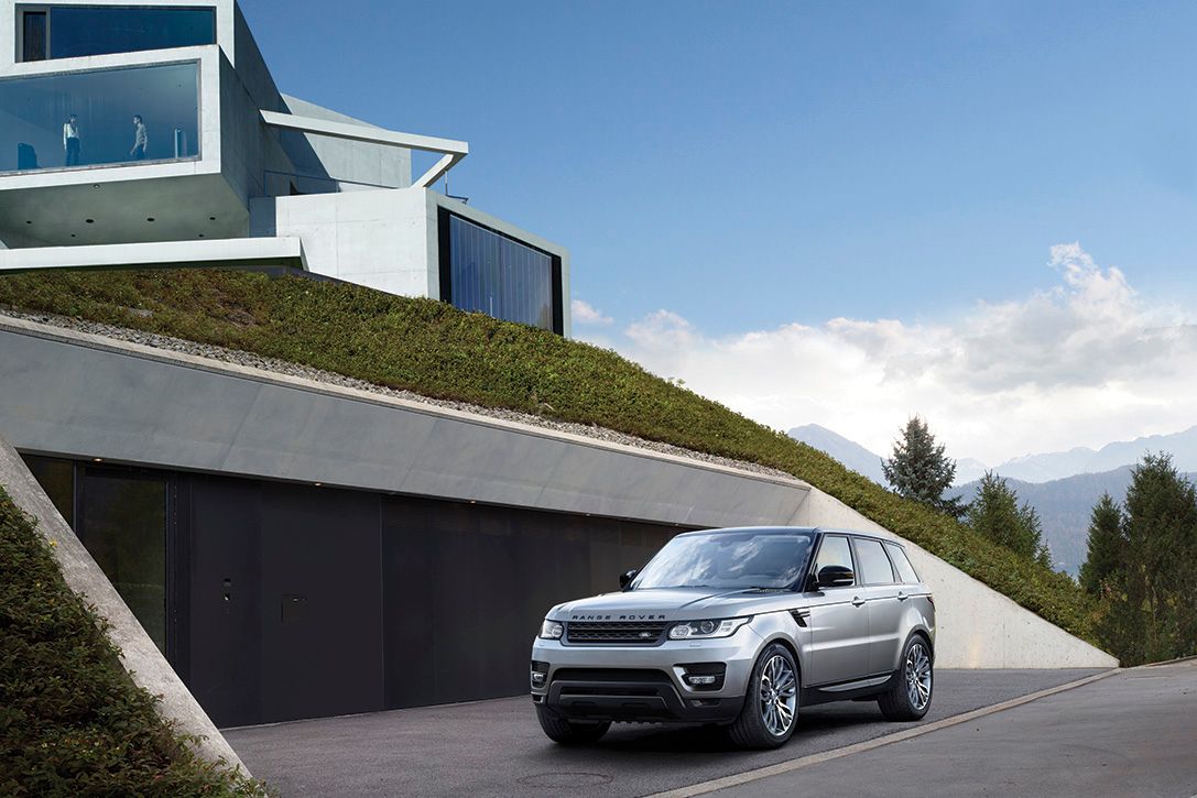2019 The Range Rover Sport P400e Plug-In Hybrid Can Drive Using Electricity Alone