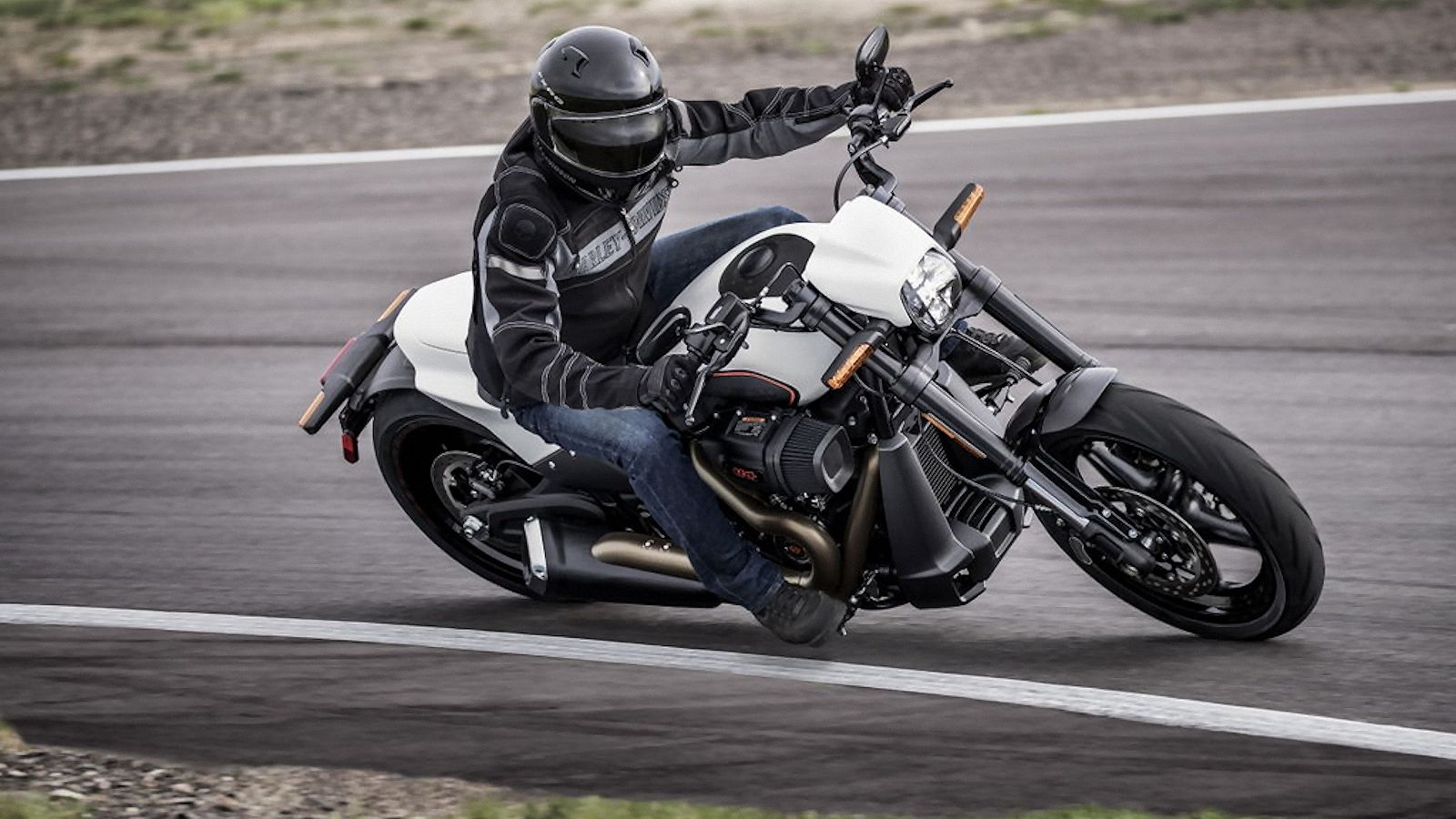 Harley-Davidson FXDR 114 in action.