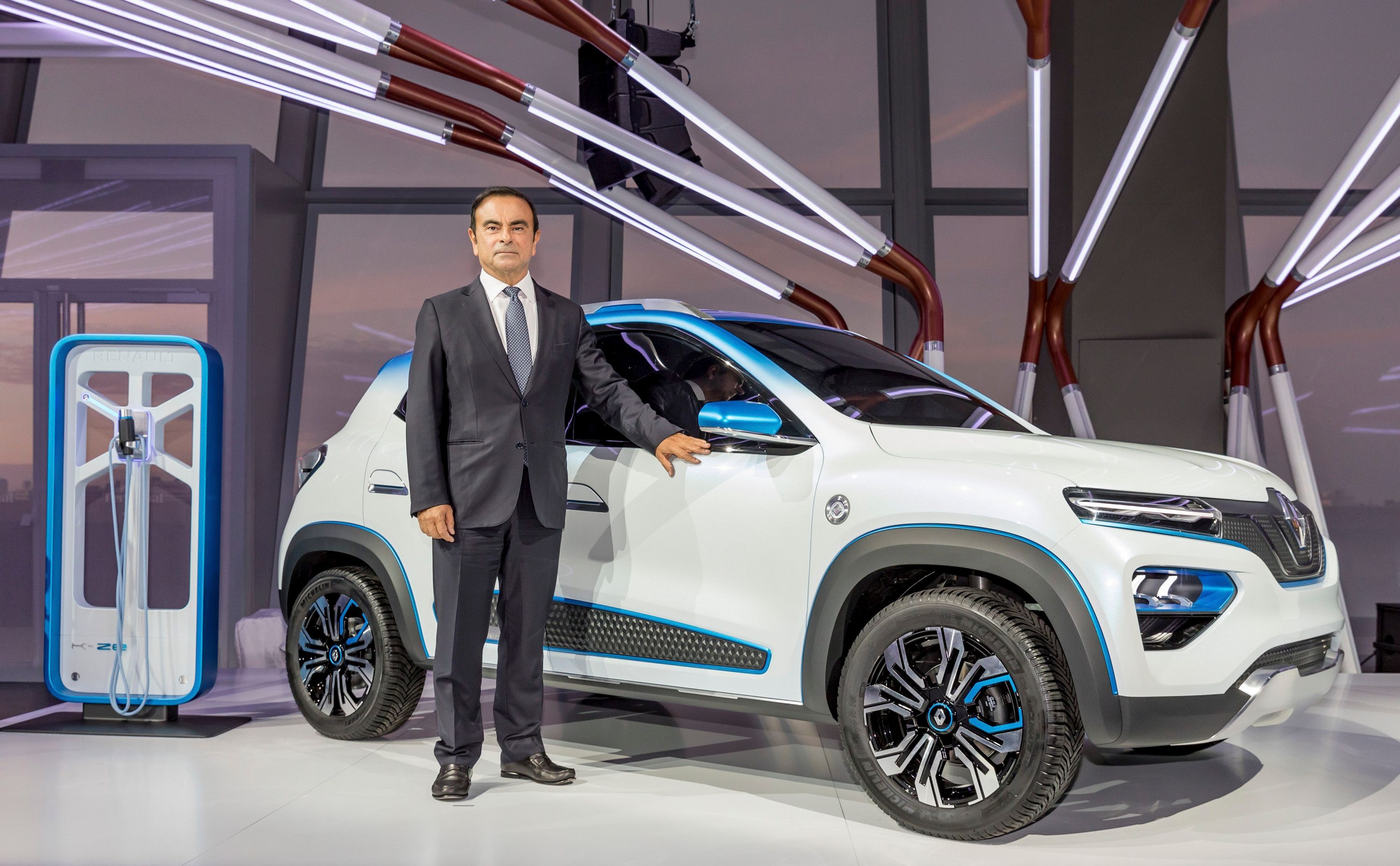 2019 - 2020 The Future of Renault Lies in this KWID-Based Electric Crossover Concept from the Paris Motor Show