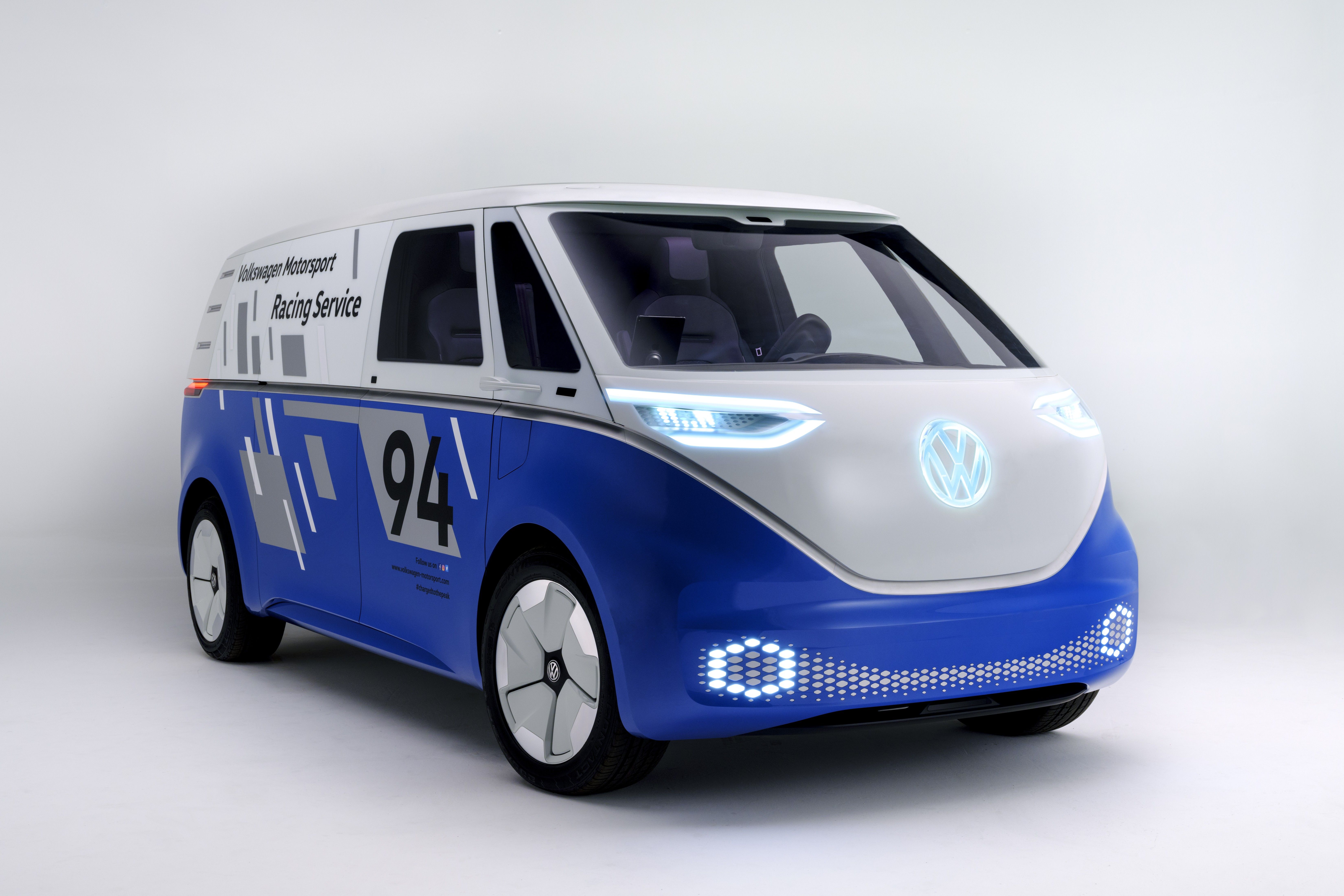 2020 Moving towards electric cars, Volkswagen plans a 6% cut of his workforces by 2023 and 2,000 new software jobs positions. 