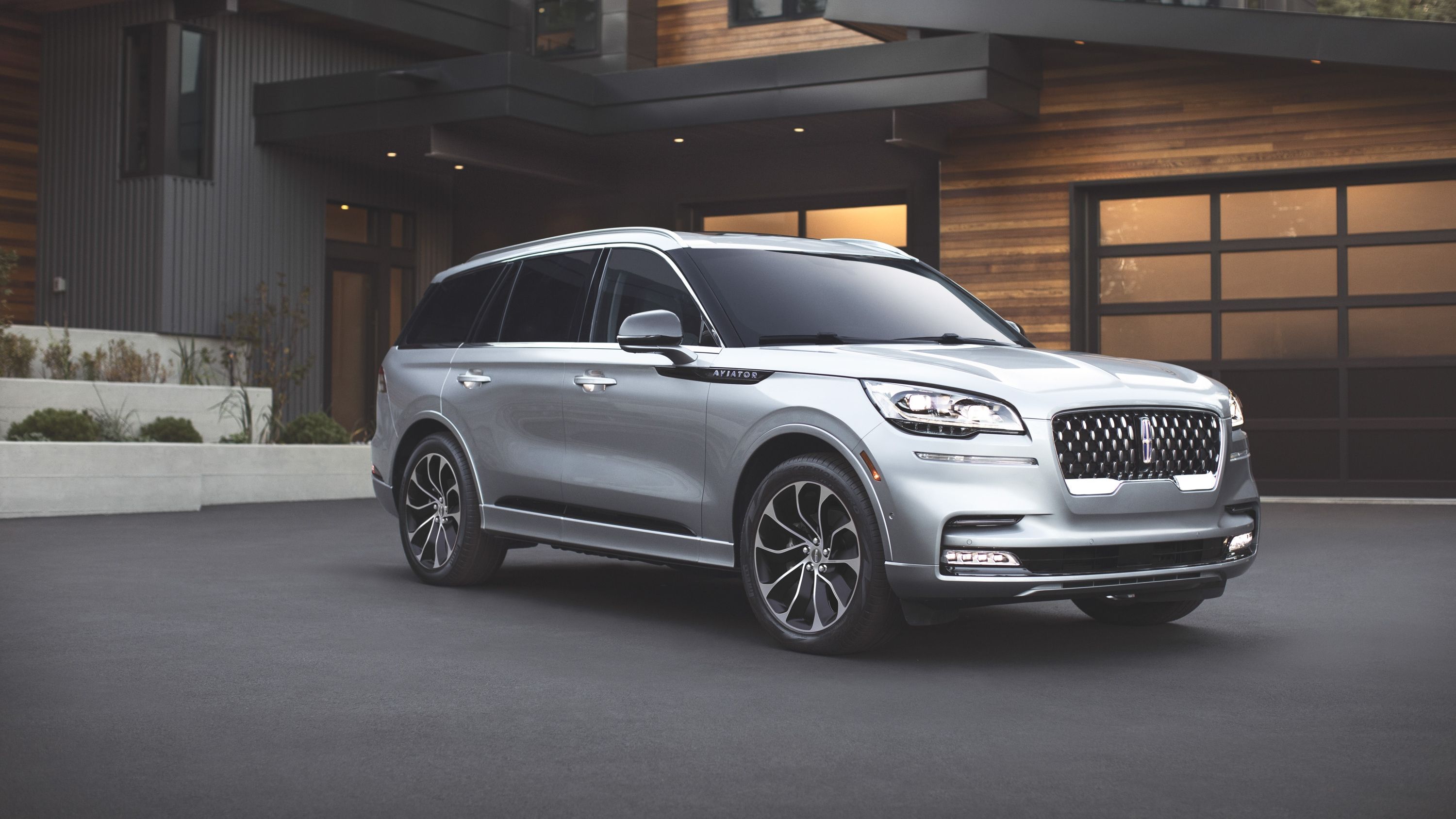 The 2020 Lincoln Aviator, Lincoln's First Hybrid SUV, Is Impressively Powerful