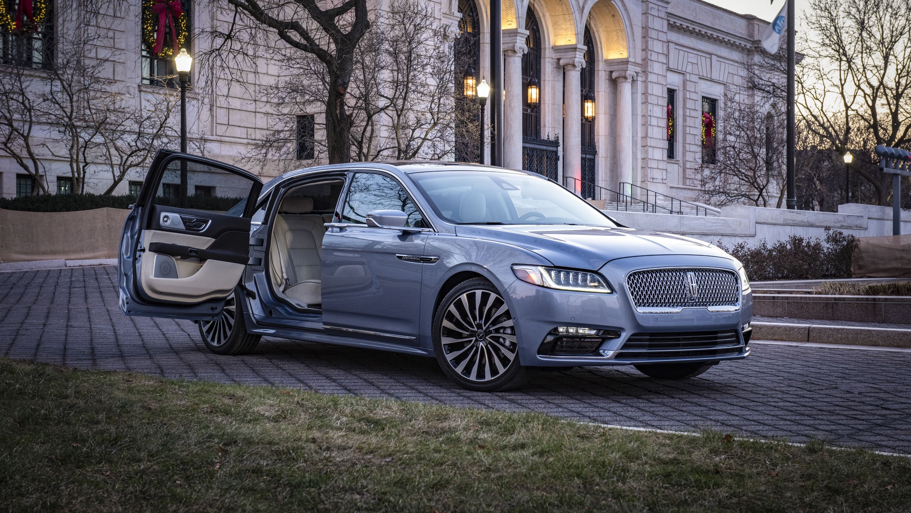 2018 - 2019 7 Little-Know Facts About The 2019 Lincoln Continental Coach Door Edition