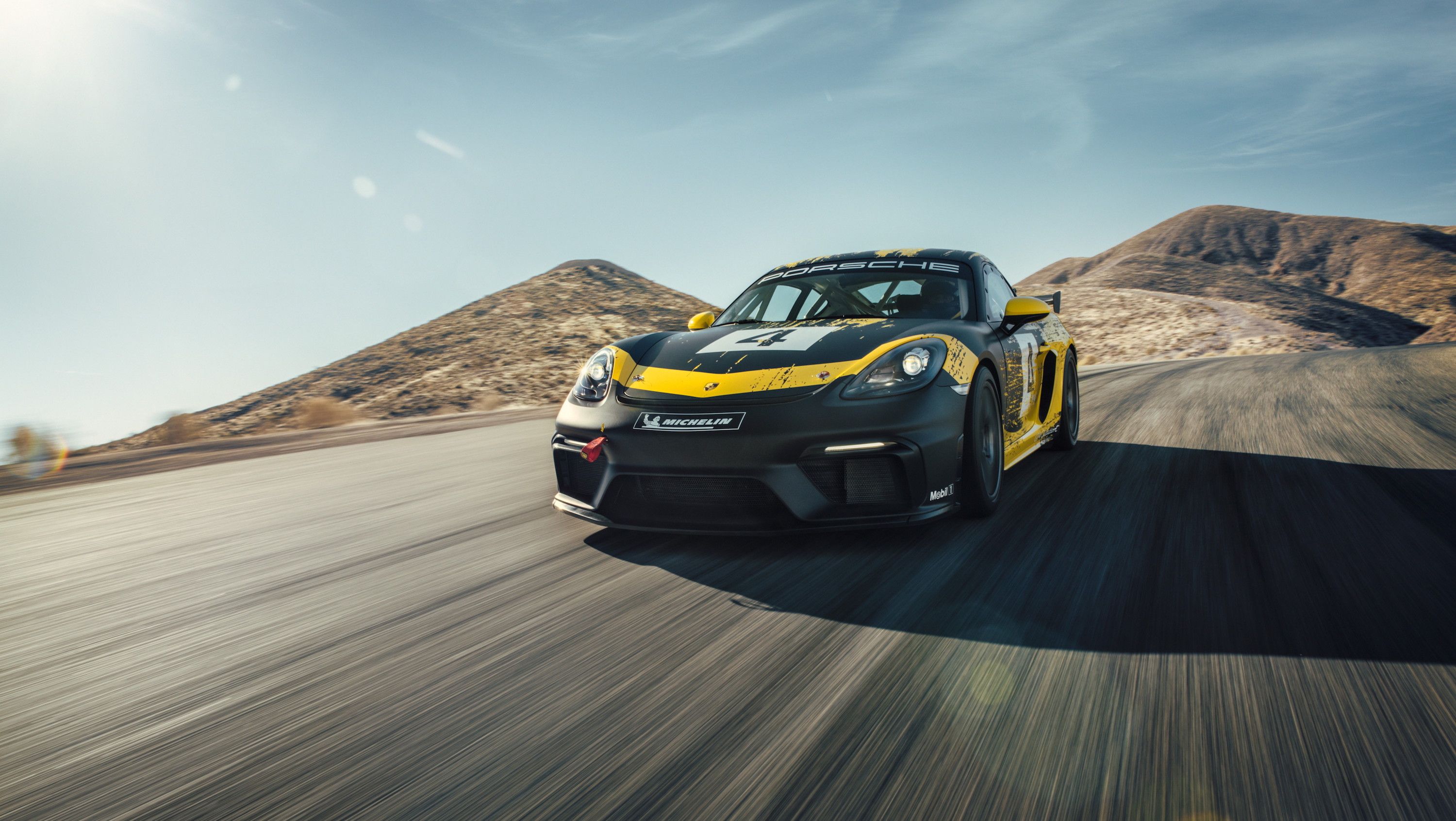 2019 The 2019 Porsche 718 Cayman GT4 Clubsport is Here and the German Competition Should be Scared