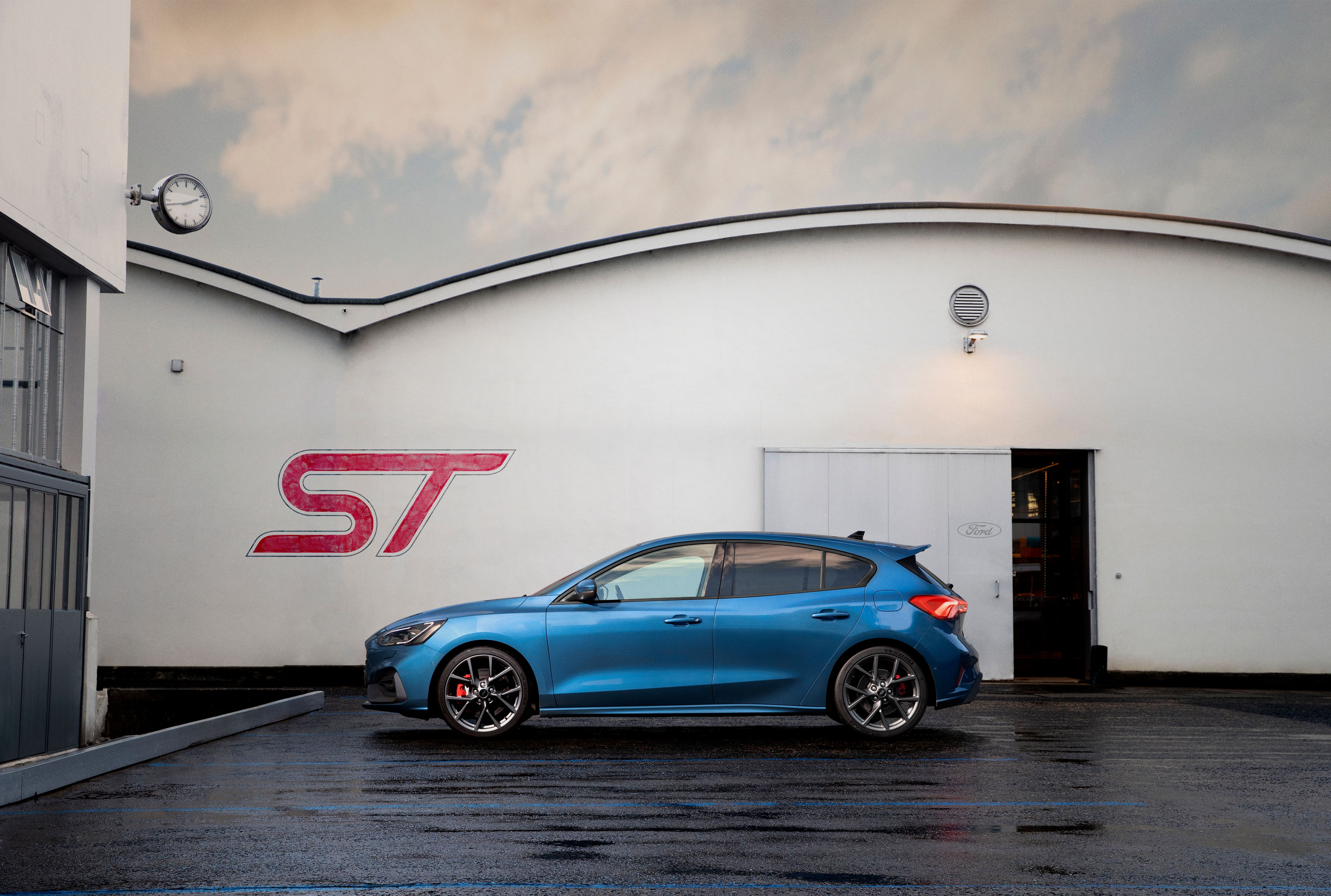 2020 Ford Actually Believes That the Focus ST Is Better Than the Volkswagen Golf GTI