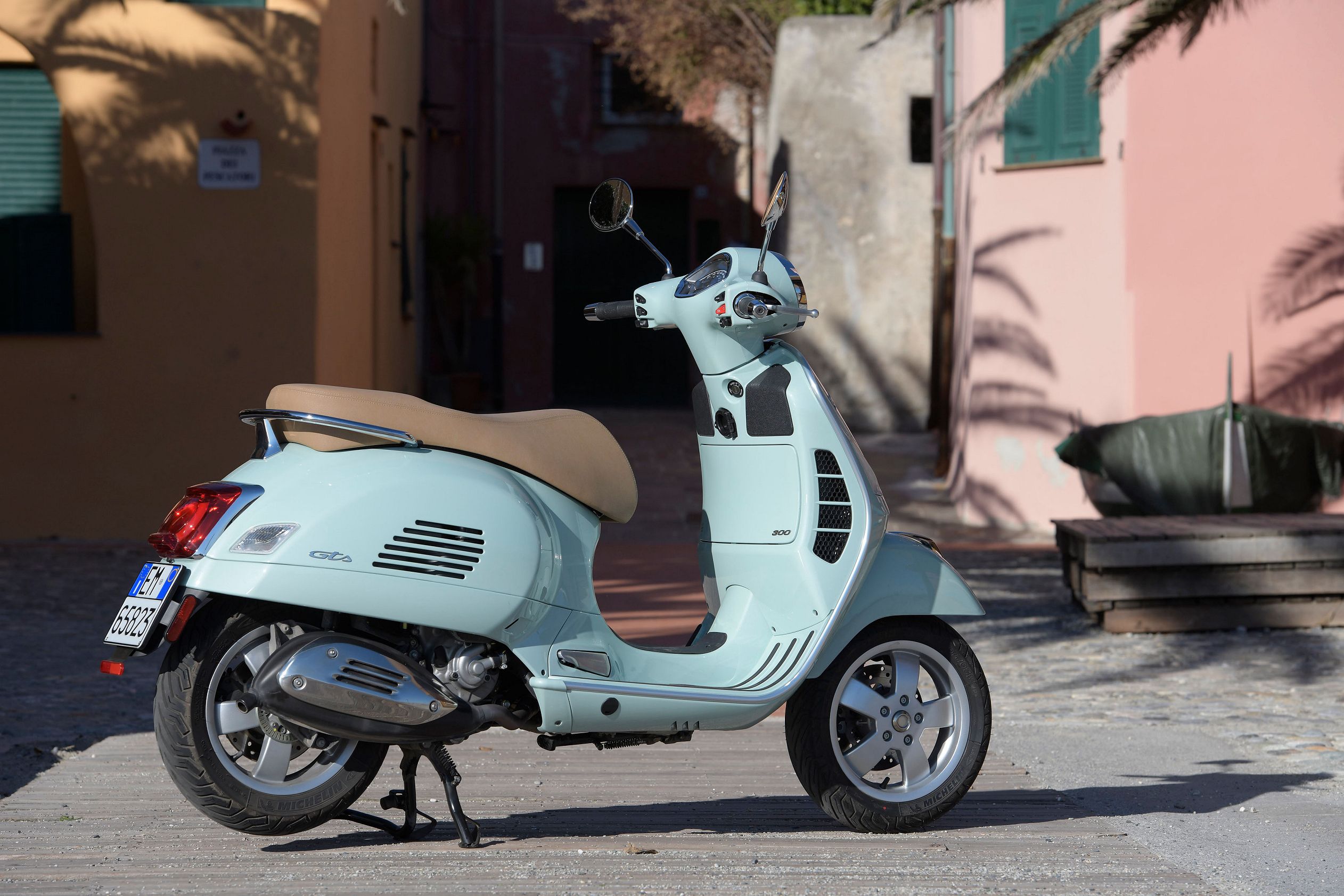 2019 2020 Vespa GTS 300 HPE