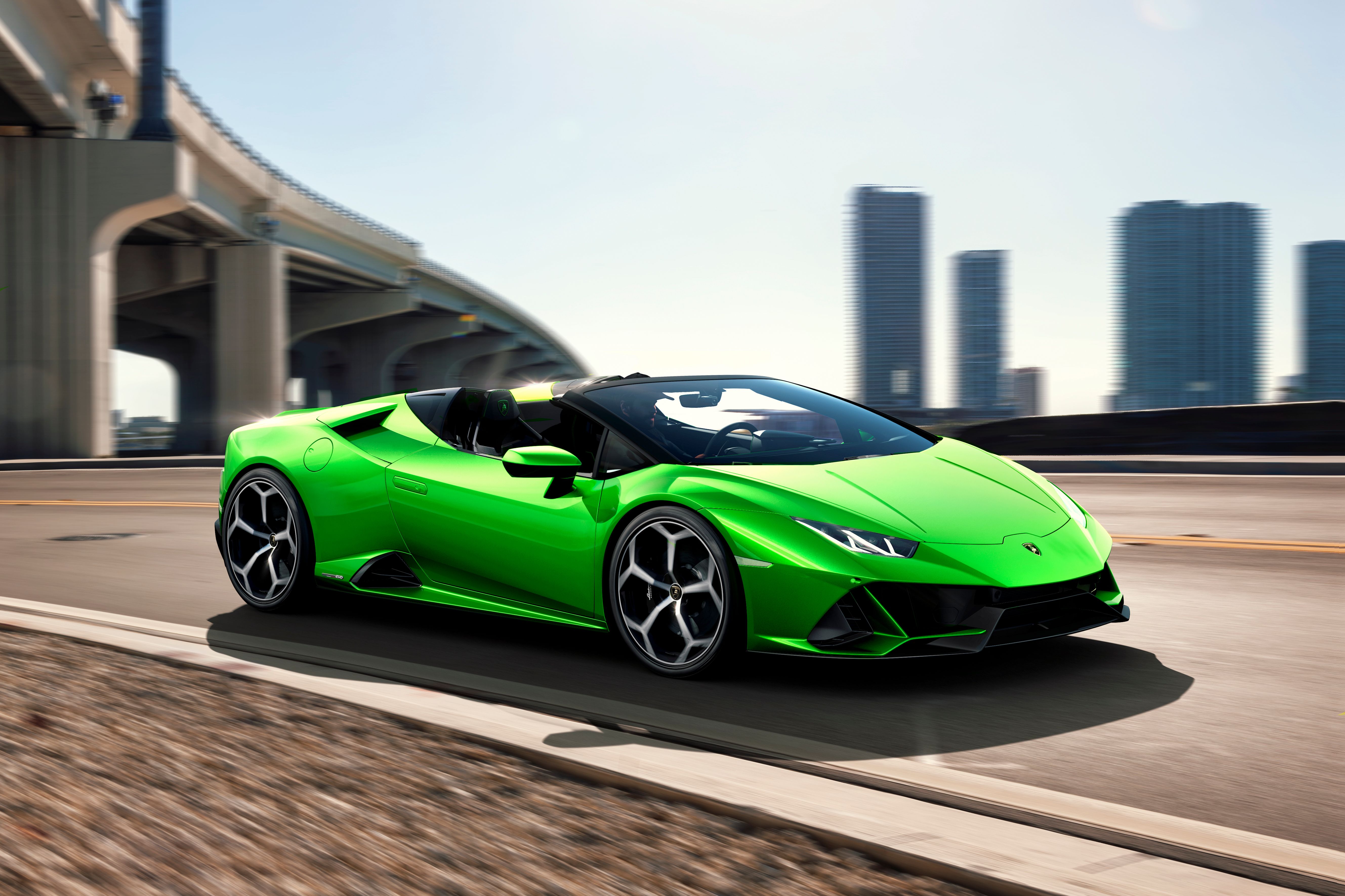 2019 Lamborghini Won't Offer the Aventador or Huracan With a Manual Transmission Because It's Too Expensive