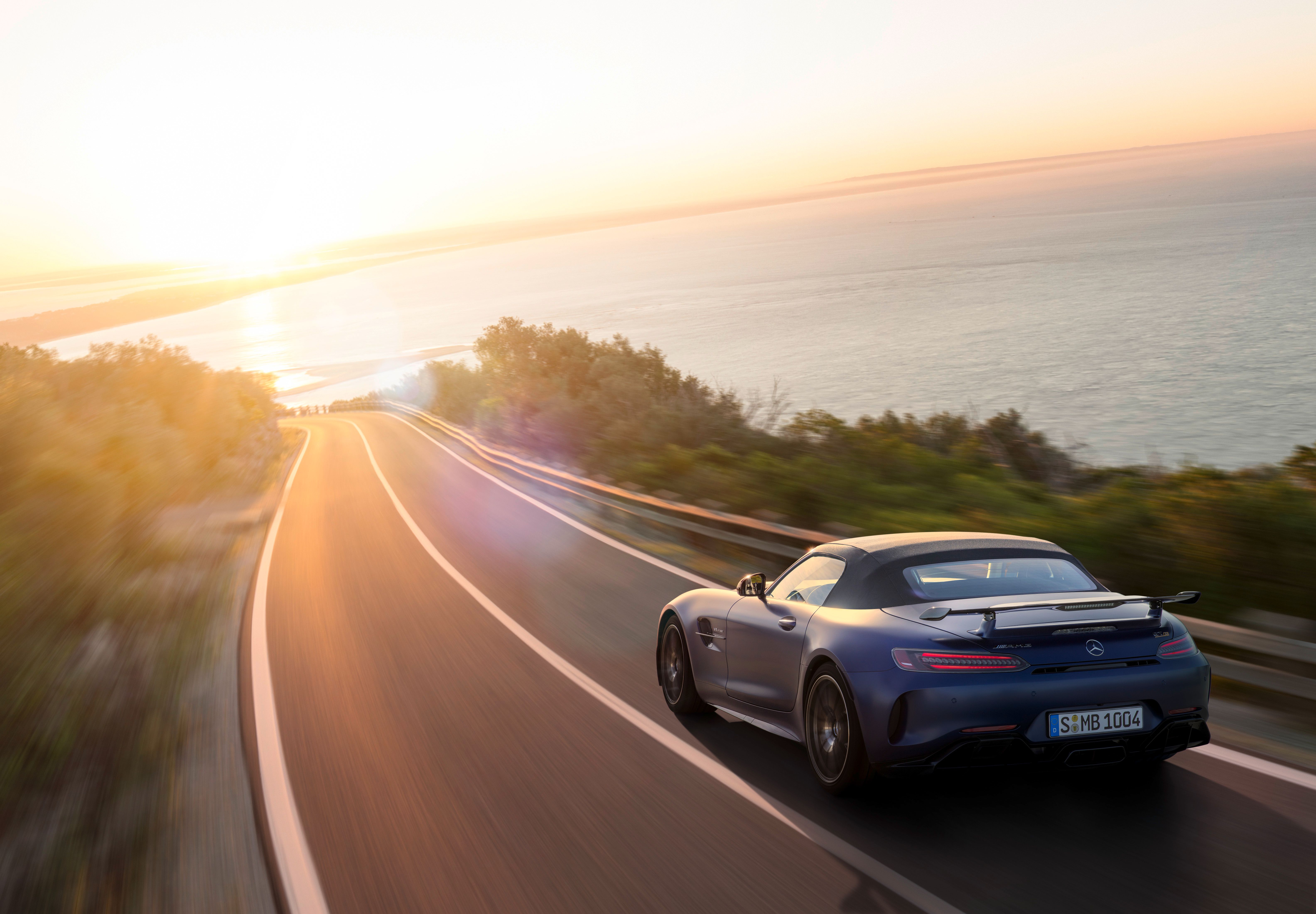 2019 Mercedes-AMG GT R Roadster