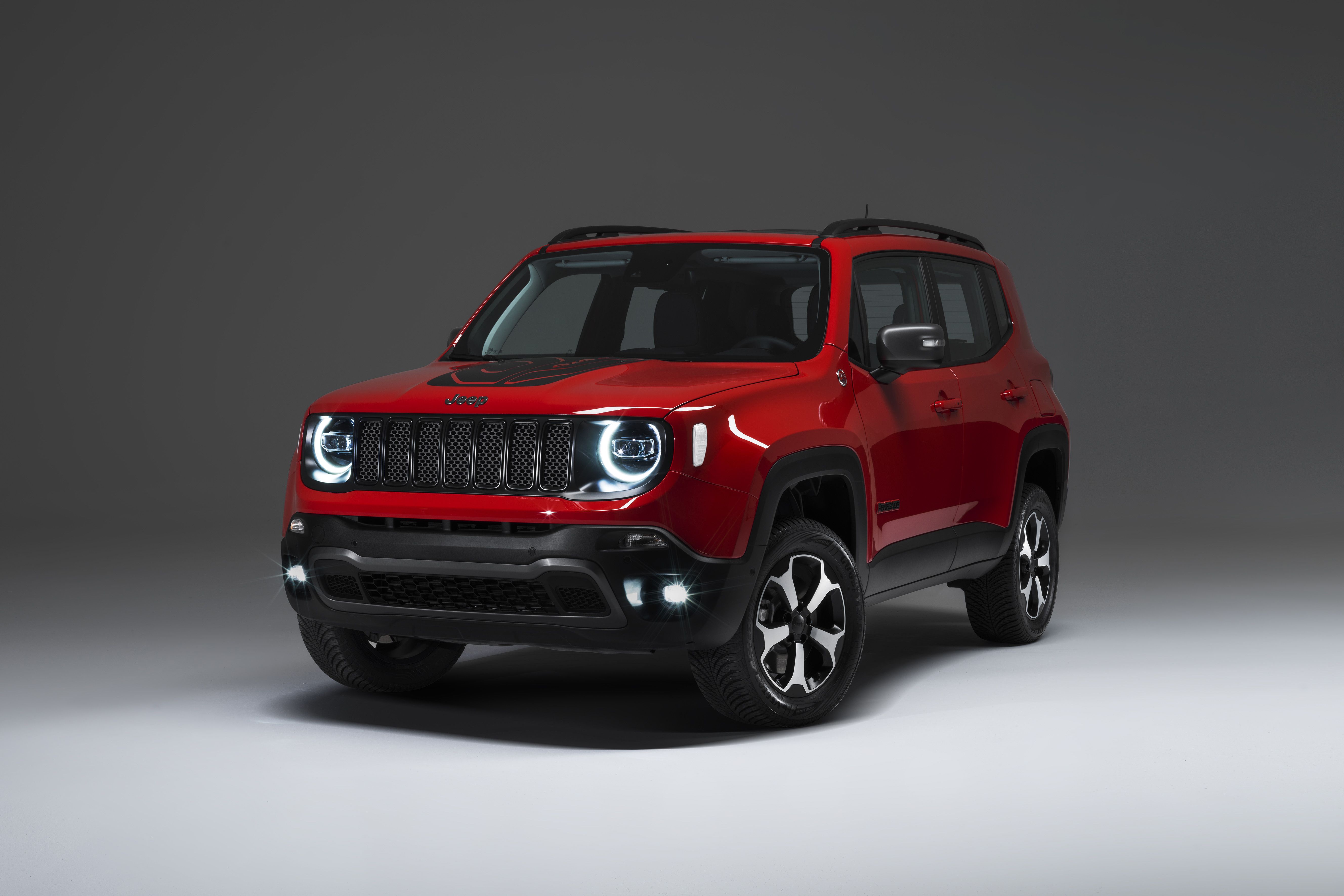 2018 Jeep Enters the Electric Market with Renegade Plug-in Hybrid
