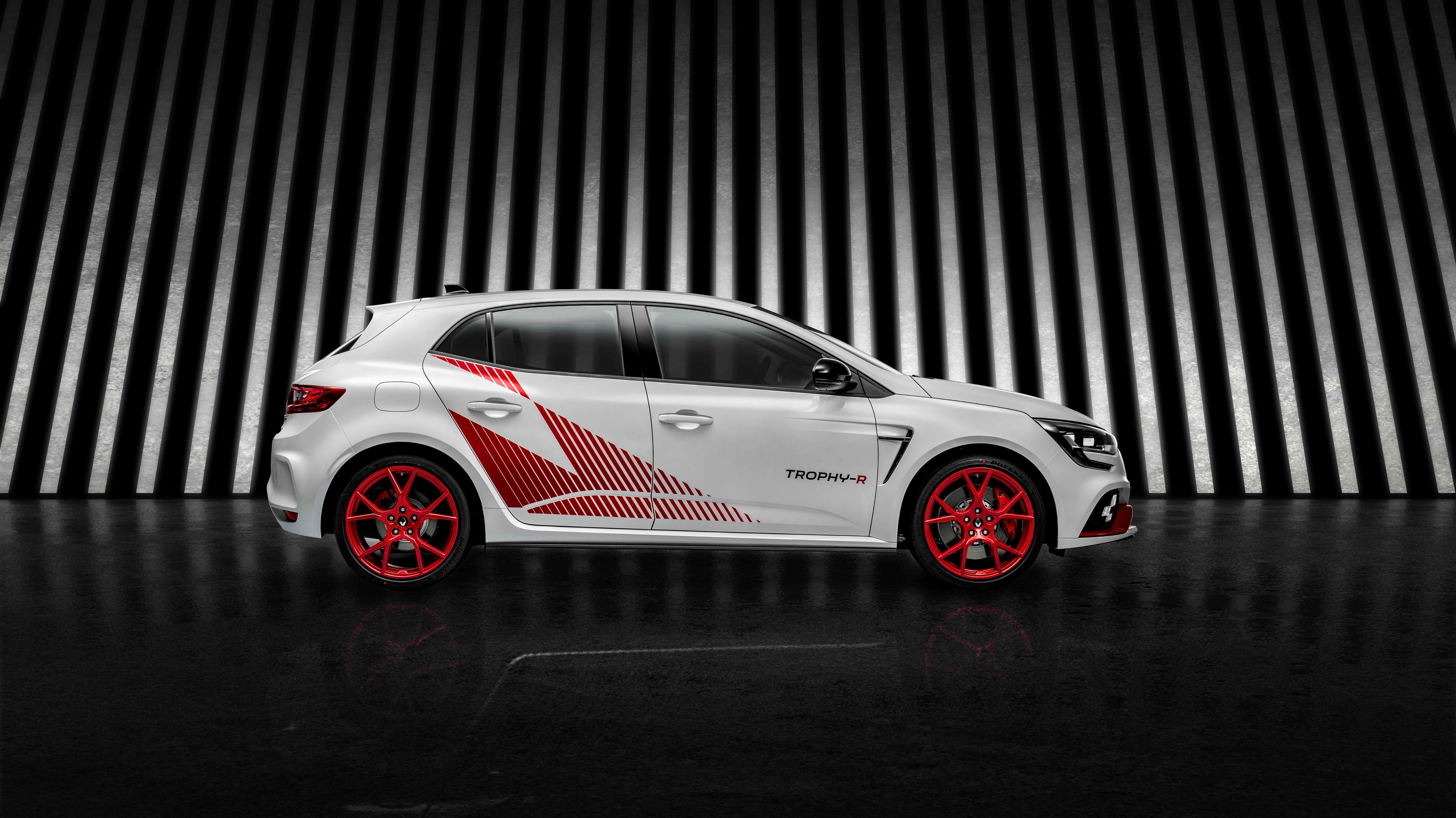 The Limited-Edition Megane R.S. Trophy-R is the King of Pure Hatchbacks ...