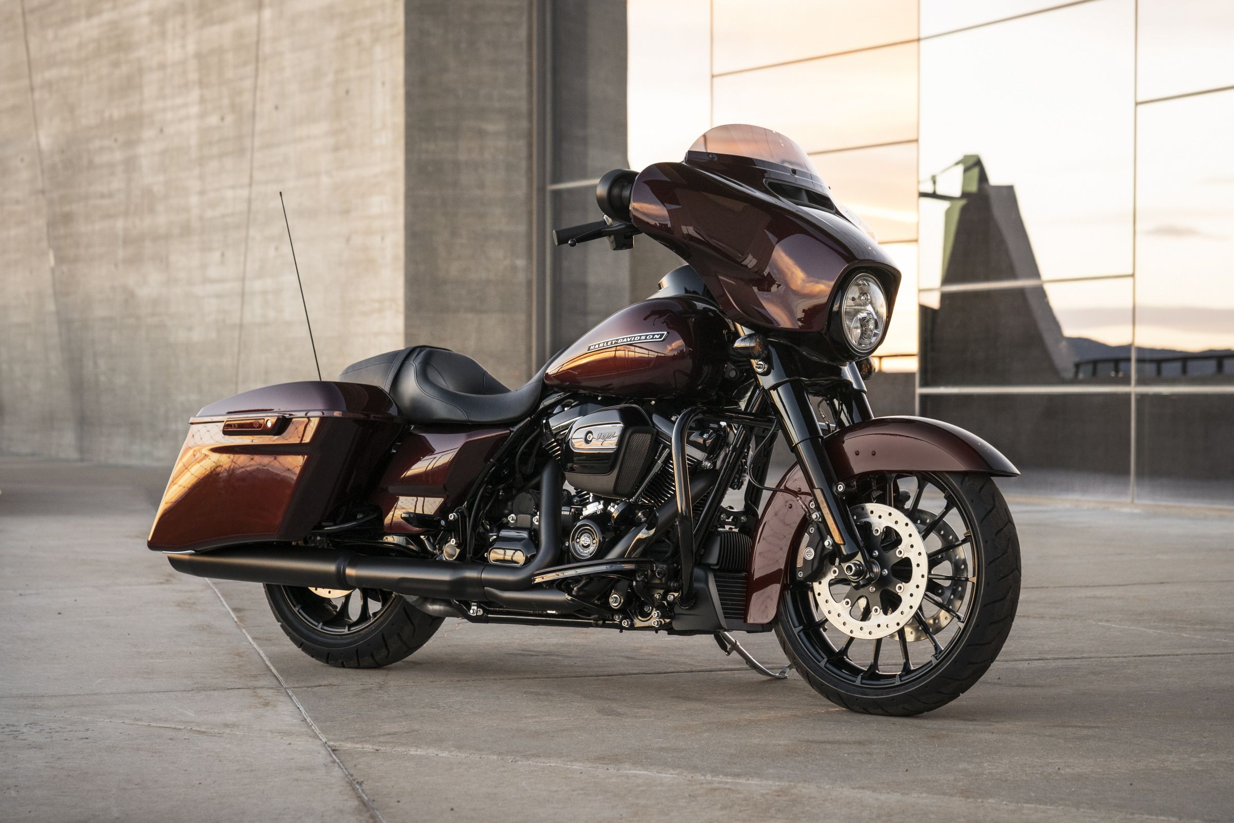 2018 street clearance glide special value