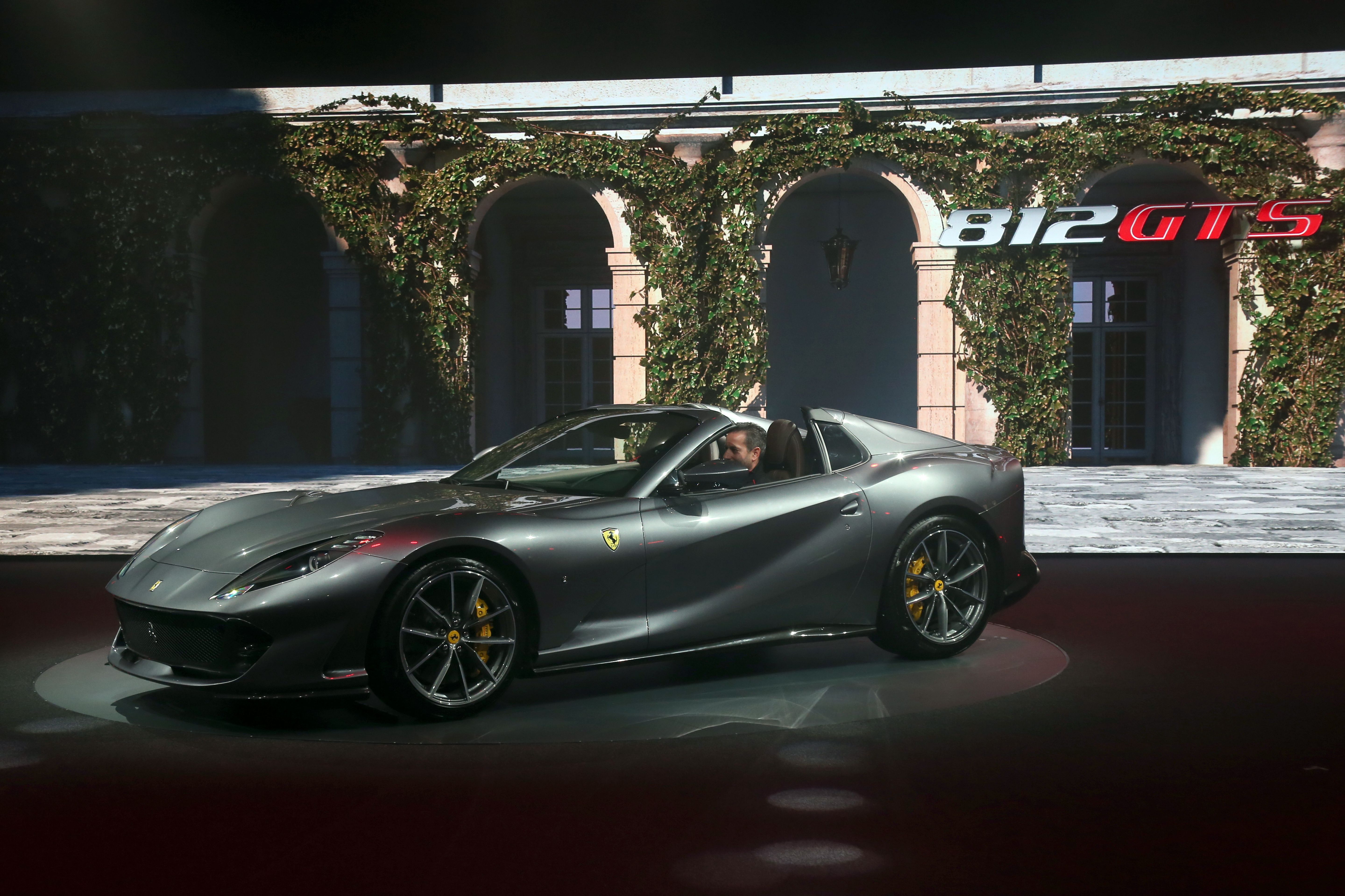 2020 Cool Quirks About The New Ferrari 812 GTS