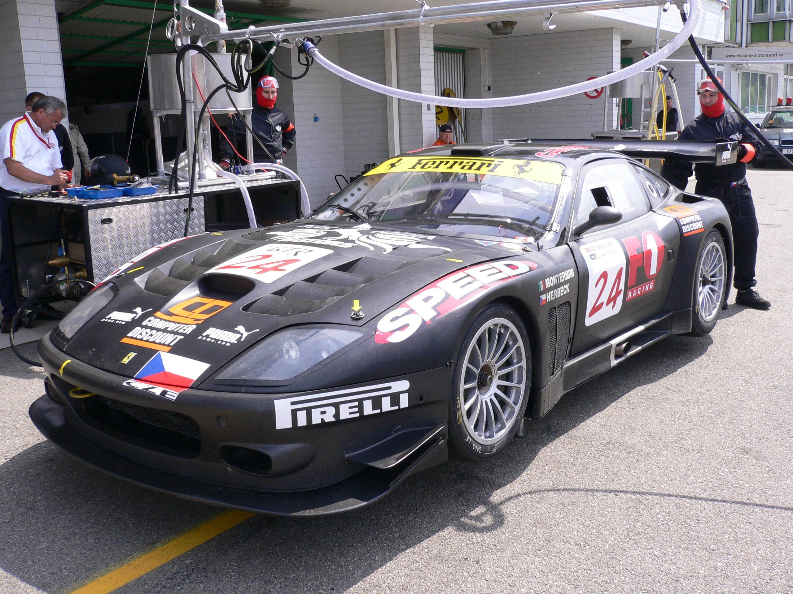 京商　Ferrari フェラーリ 575 GTC Evolution 2005 Amazon.co.jp: 京商 1/18 フェラーリ 575 GTC 2005 ブラック