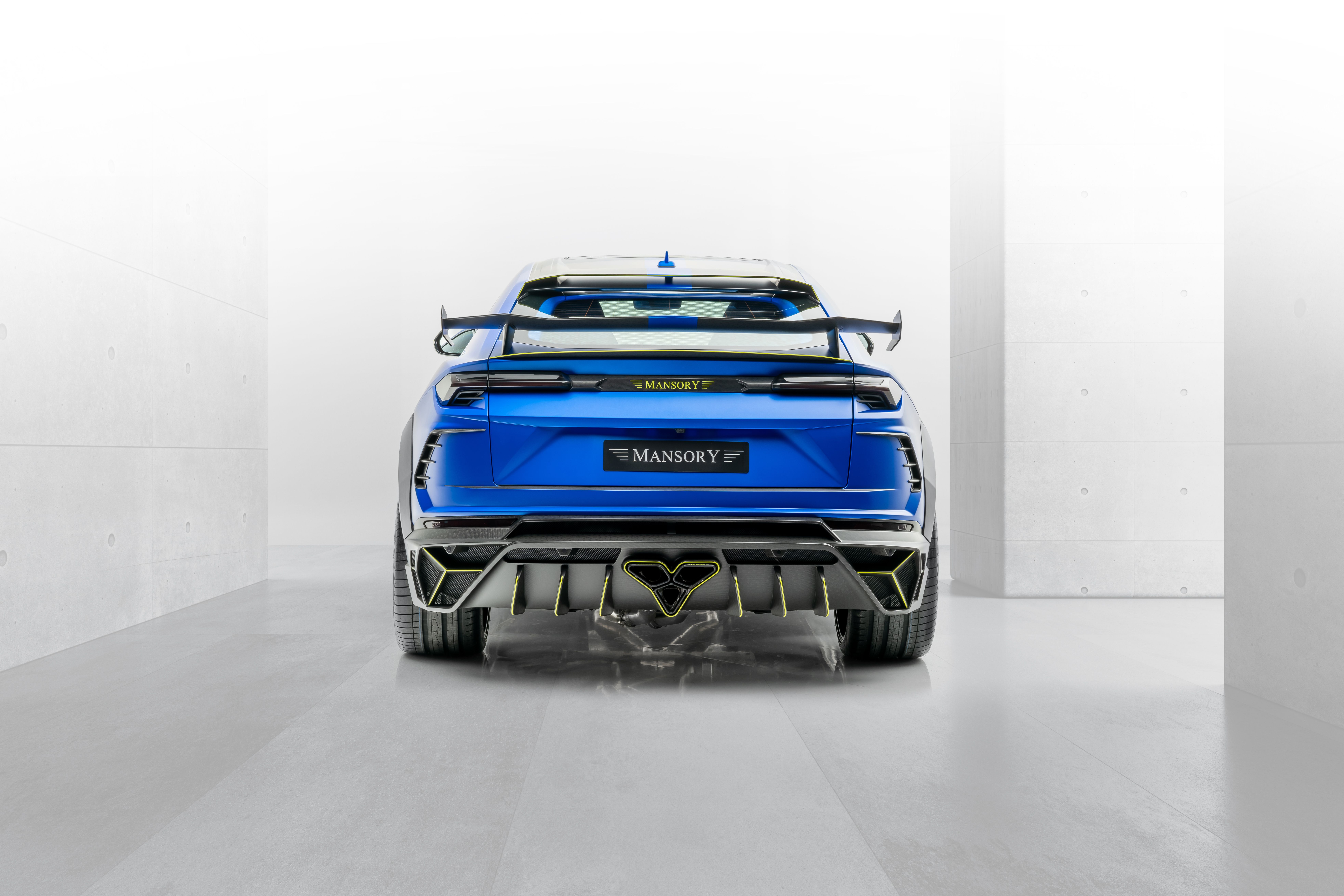 2020 Lamborghini Urus Venatus by Mansory