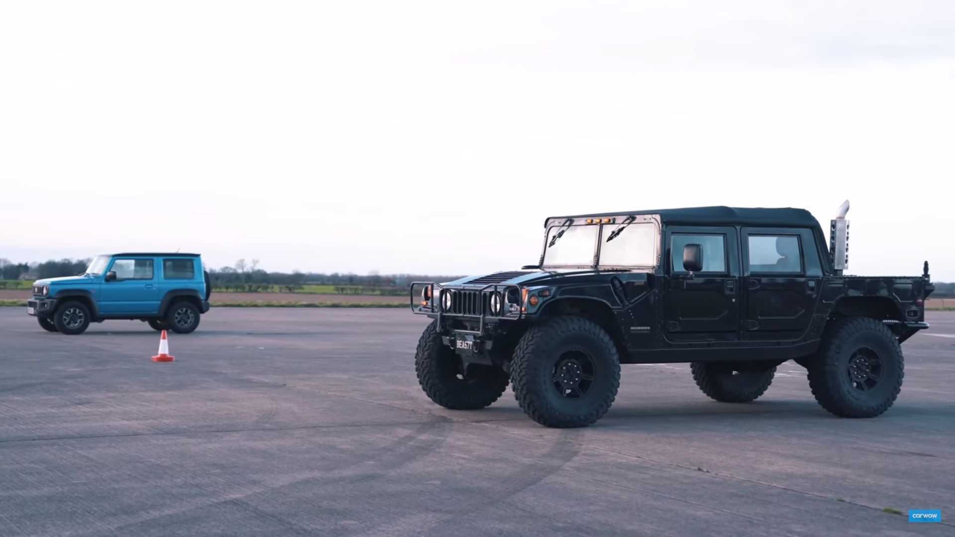 Watch a Suzuki Jimny Take On The Mighty Hummer H1 In a Drag Race