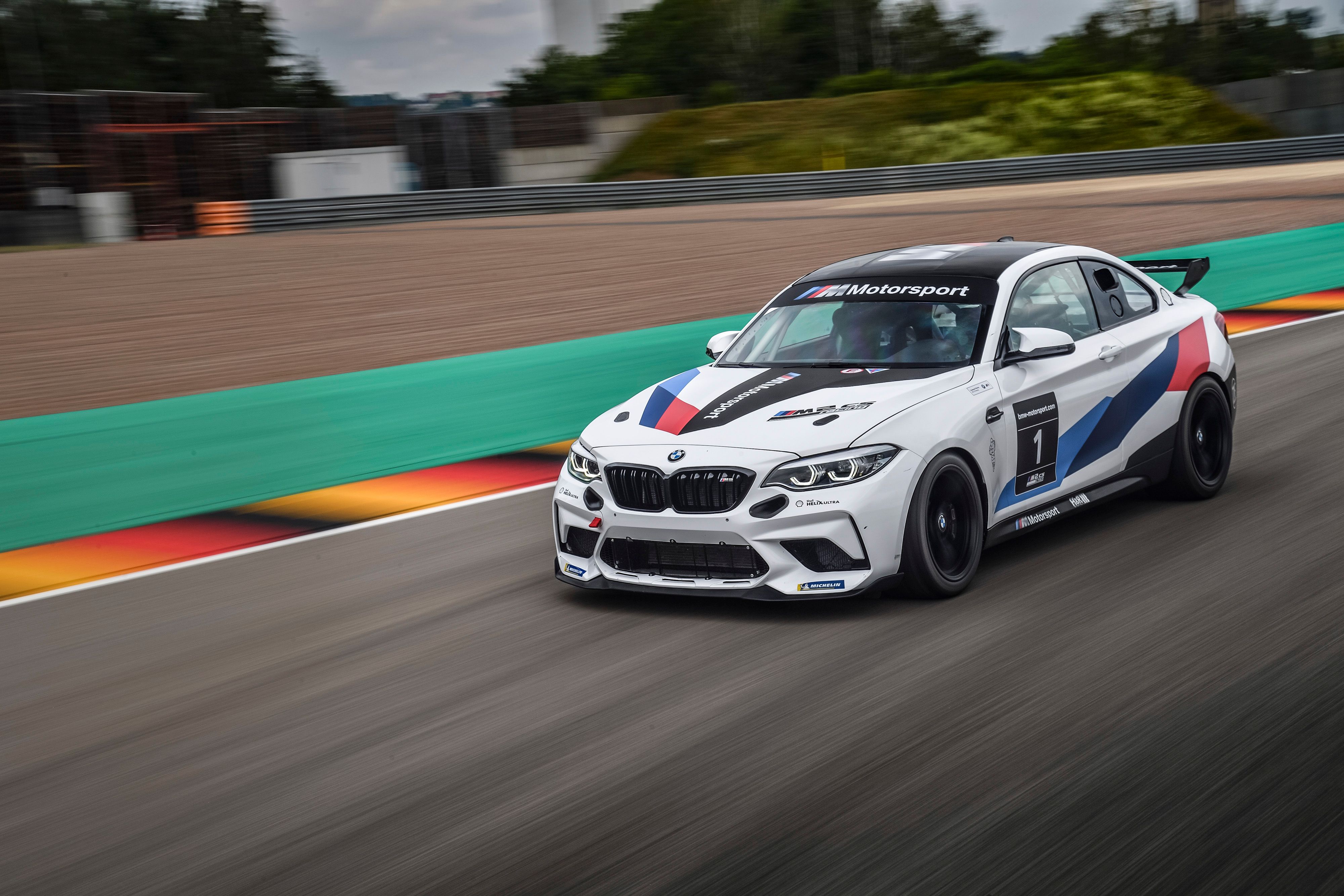 2021 BMW M2 CS Racing