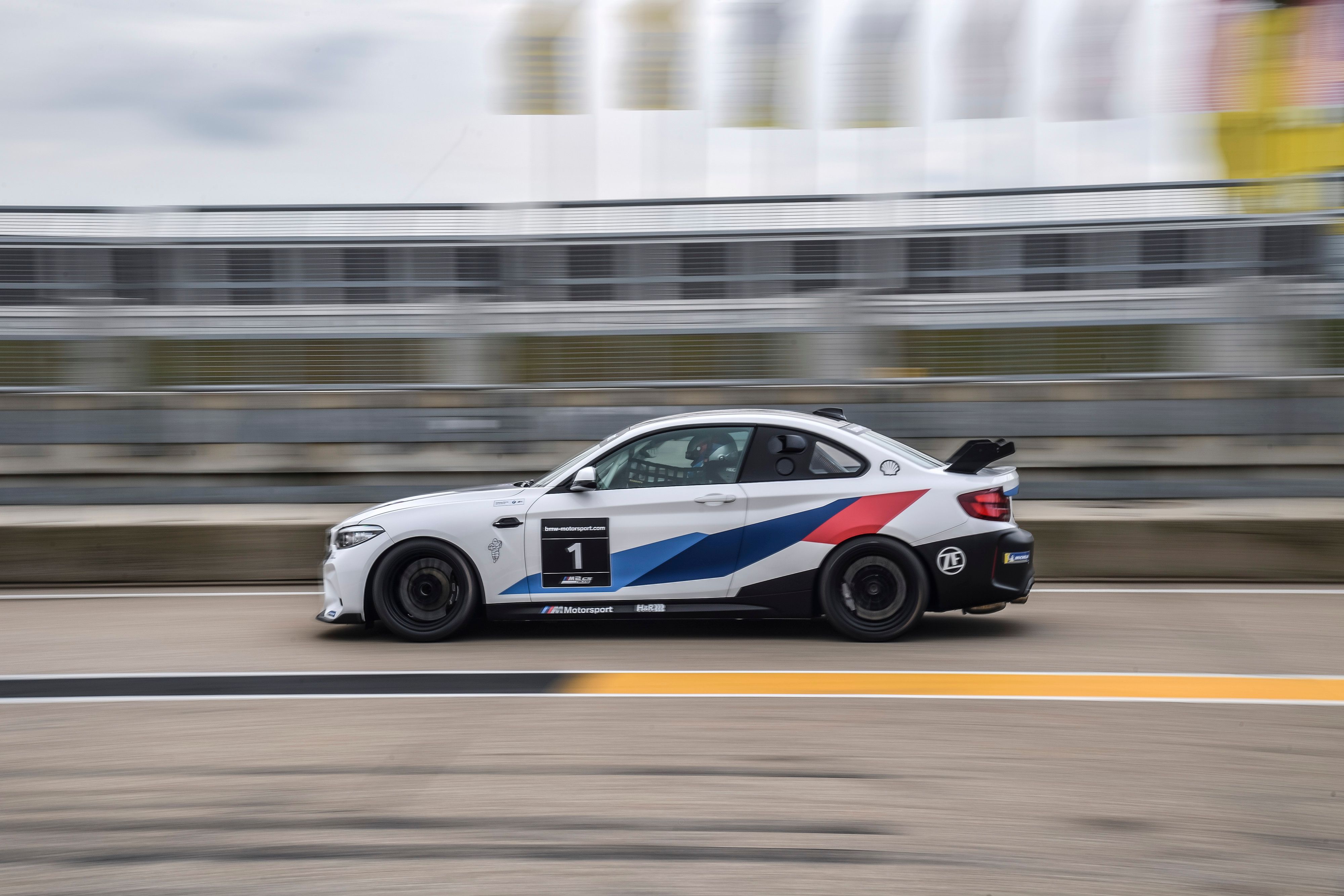 2021 BMW M2 CS Racing