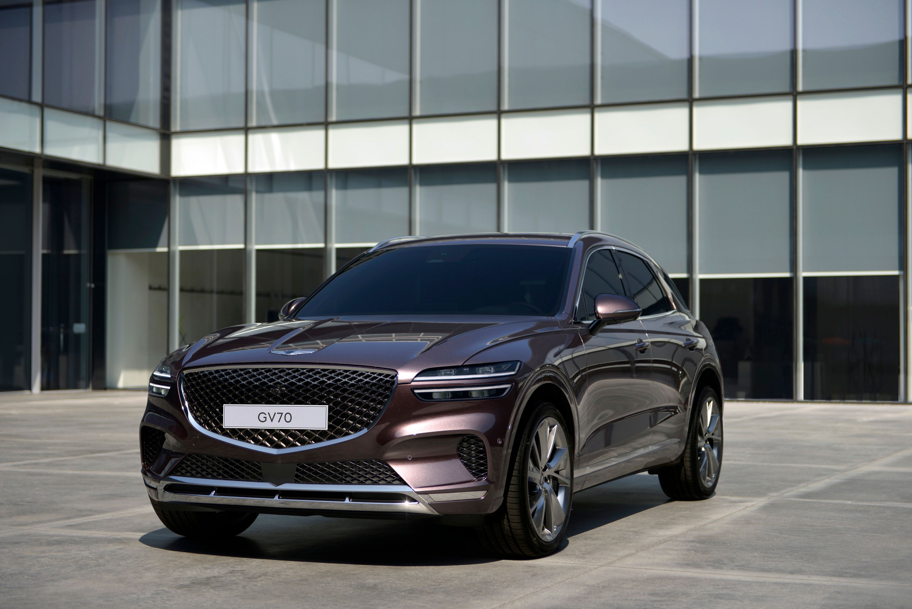2020 The Genesis GV70 Comes to Take Its Piece of the Compact SUV Segment