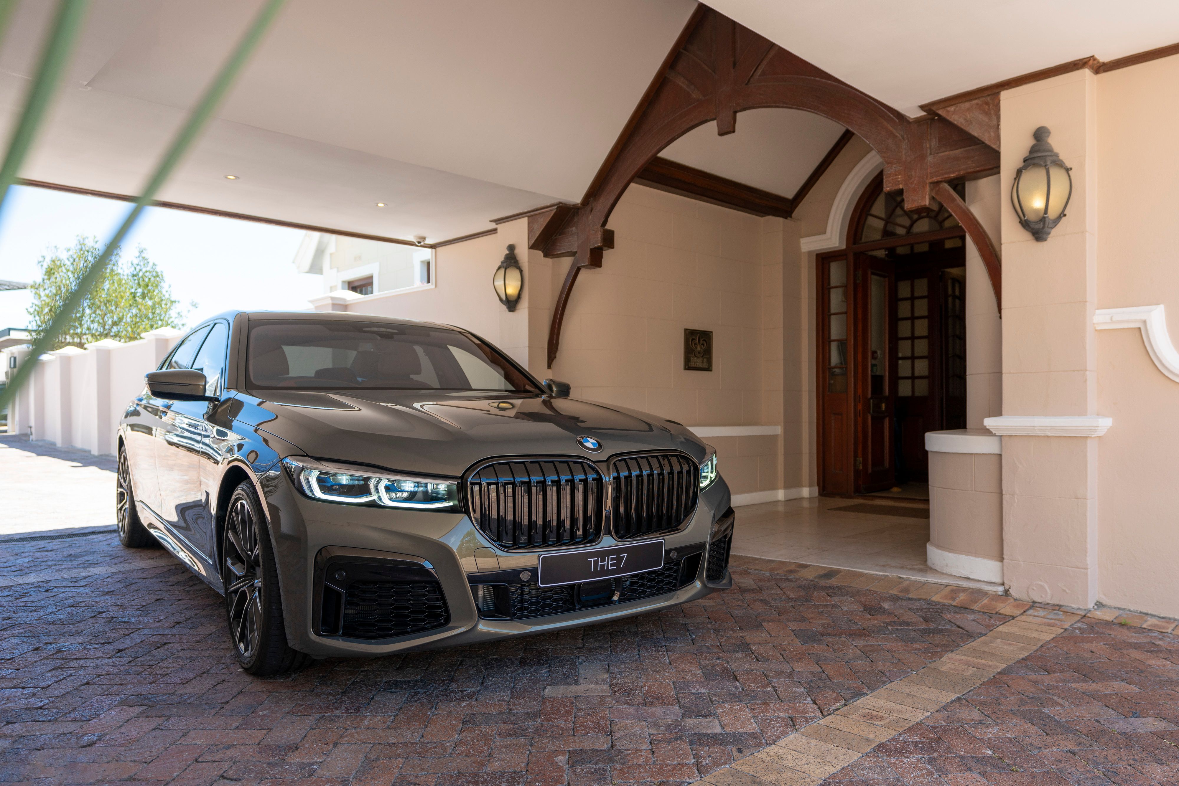 2021 BMW 745Le xDrive Ellerman House
