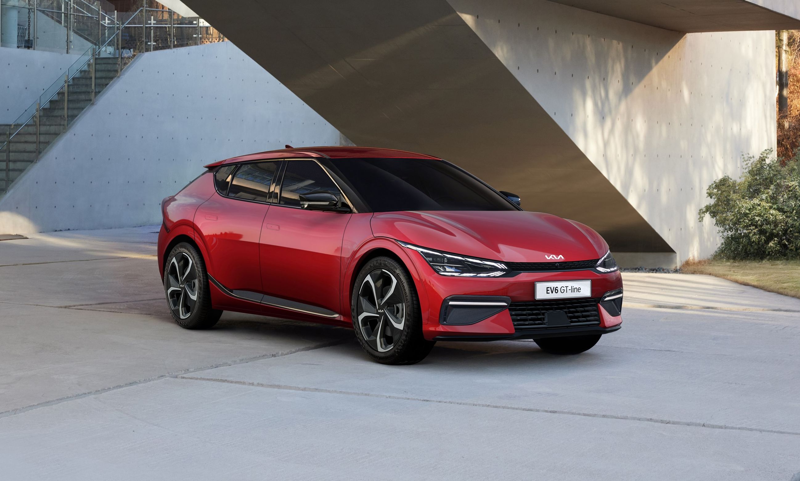 2021 The Kia EV6 Is A Formidable Rival To The Porsche Taycan, Too!