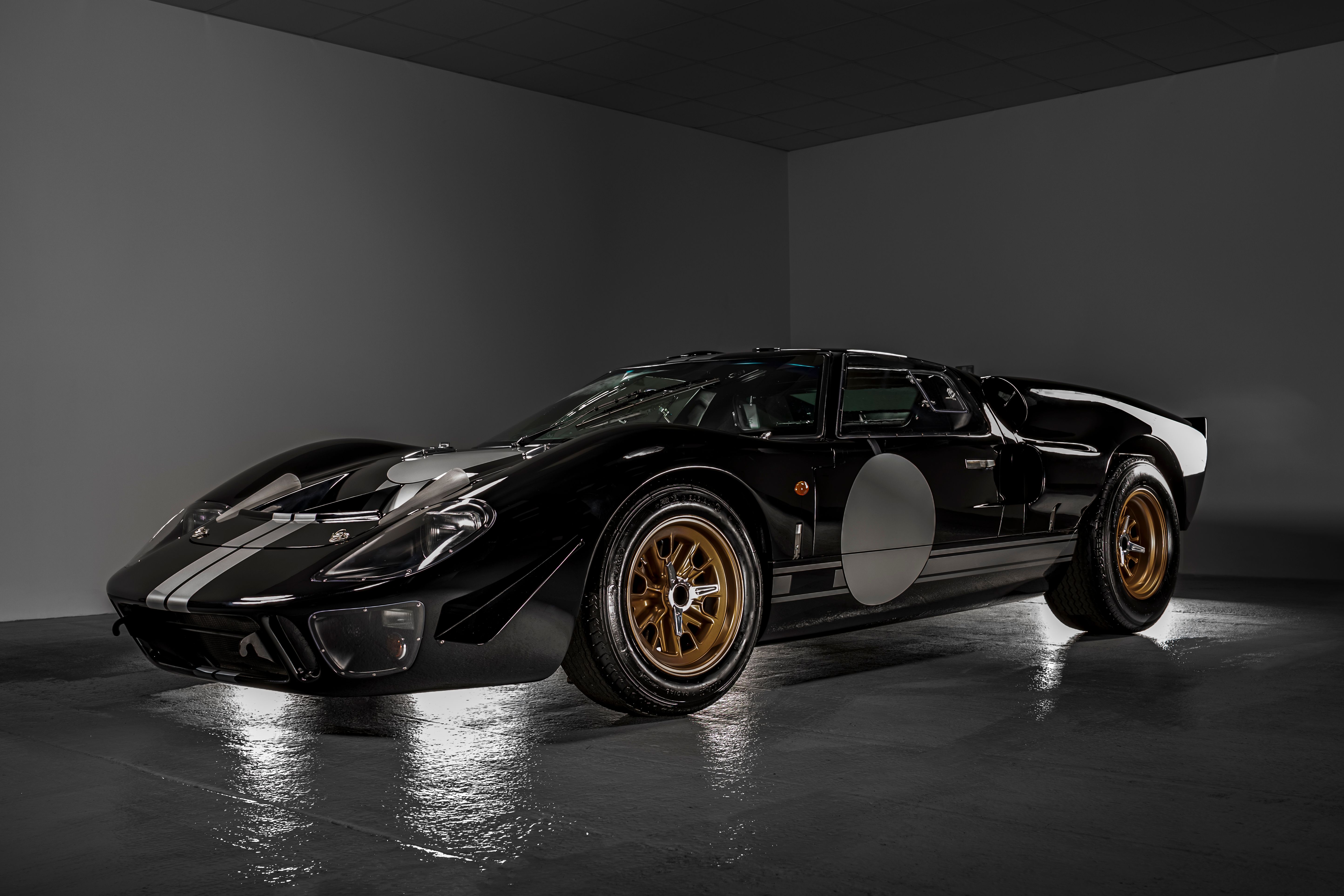 2021 Ford GT40 Electric by Superformance and Everrati